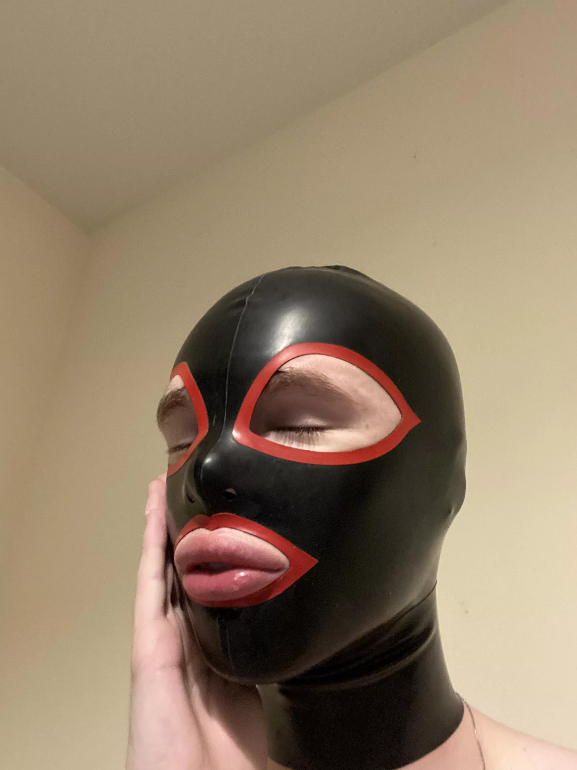 Me in my rubber55 hood posted by AmberSky_