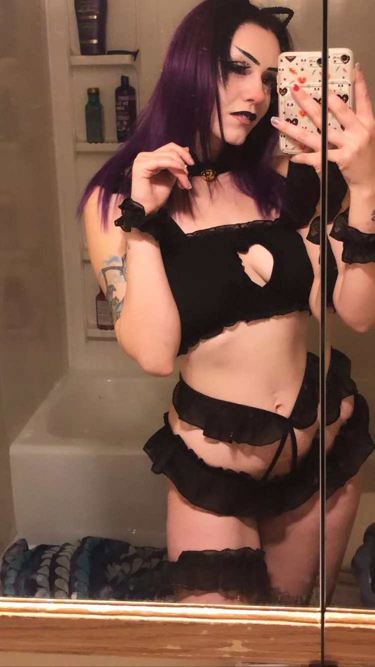 Meow ðŸ± goth kitten posted by Flowerrr4619