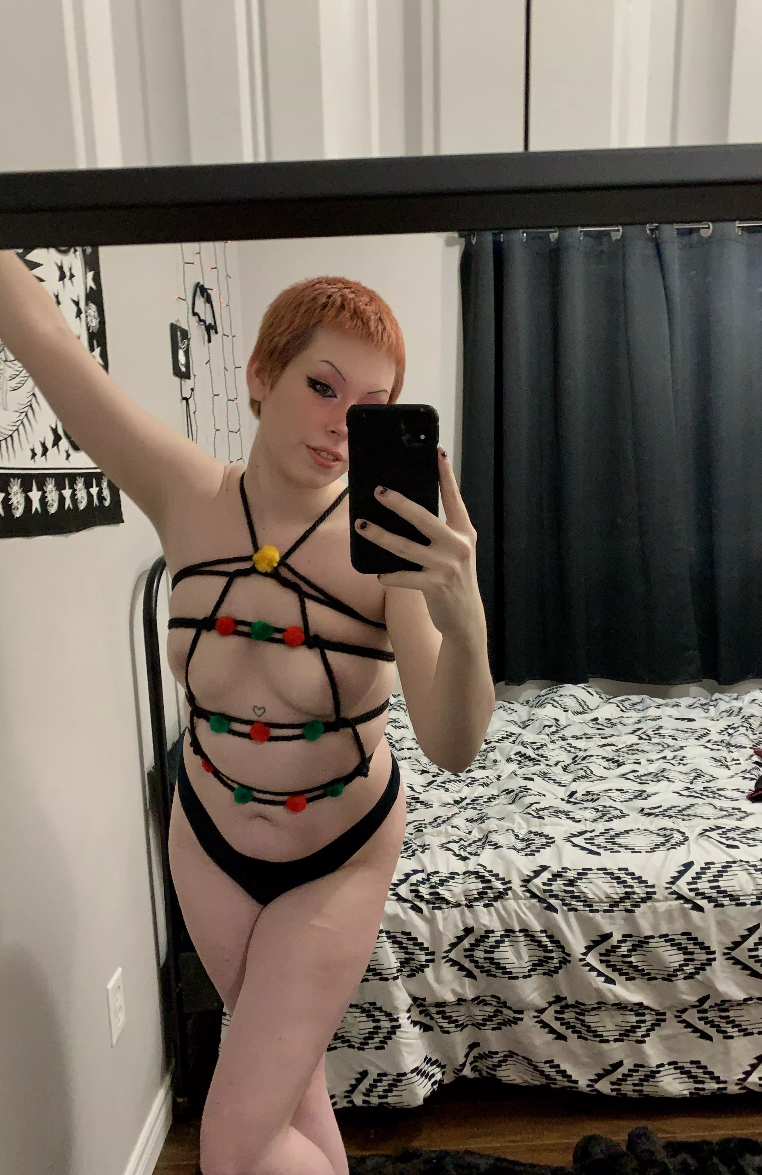 Merry Christmas ðŸŽ„ðŸ–¤ I hope u got ropes in your favourite colour this year!! posted by graveslvt