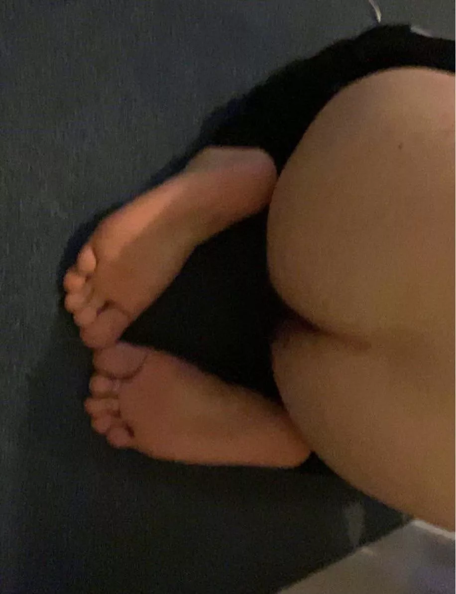 Message me for feet pics (my own) posted by Hopeful_Actuator5897