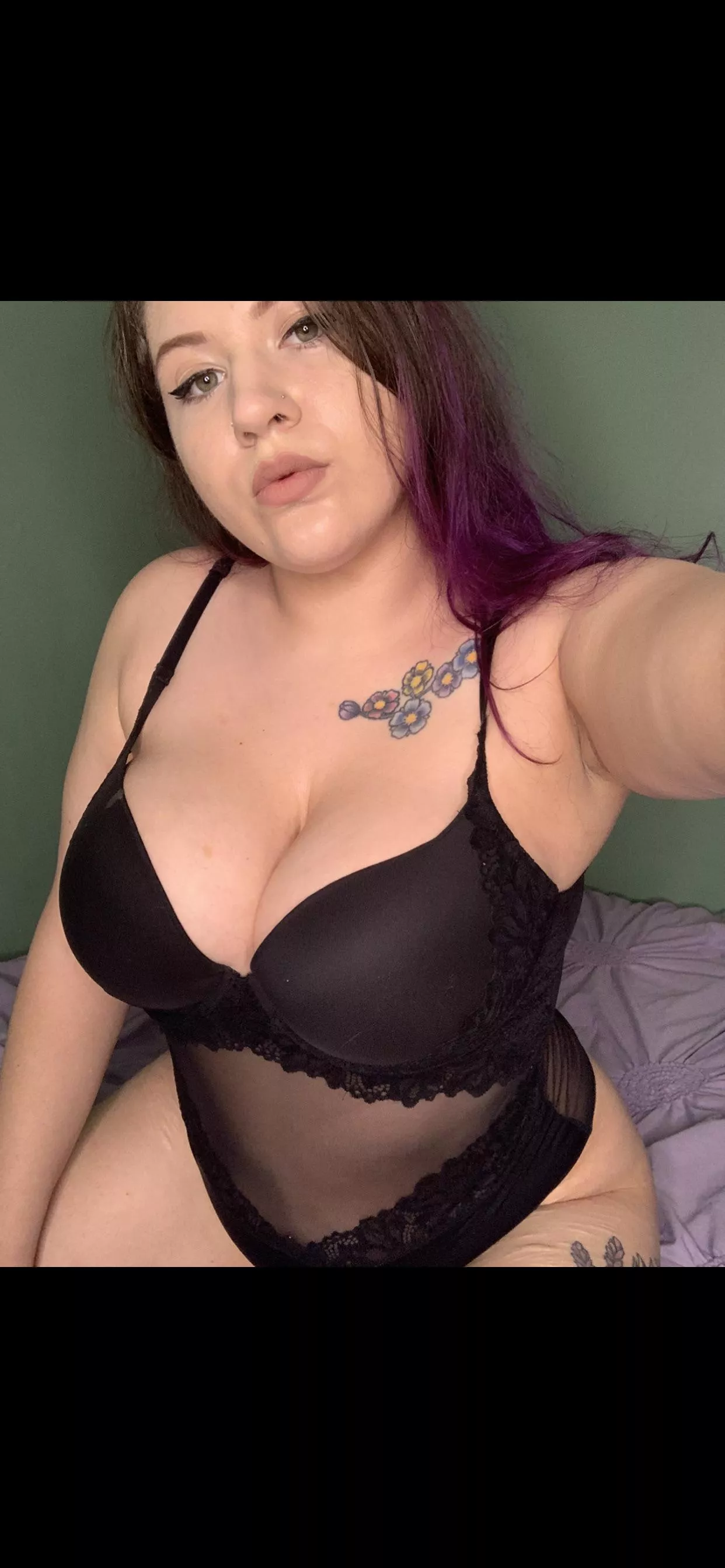 Message me for more 🖤 posted by kyviuq