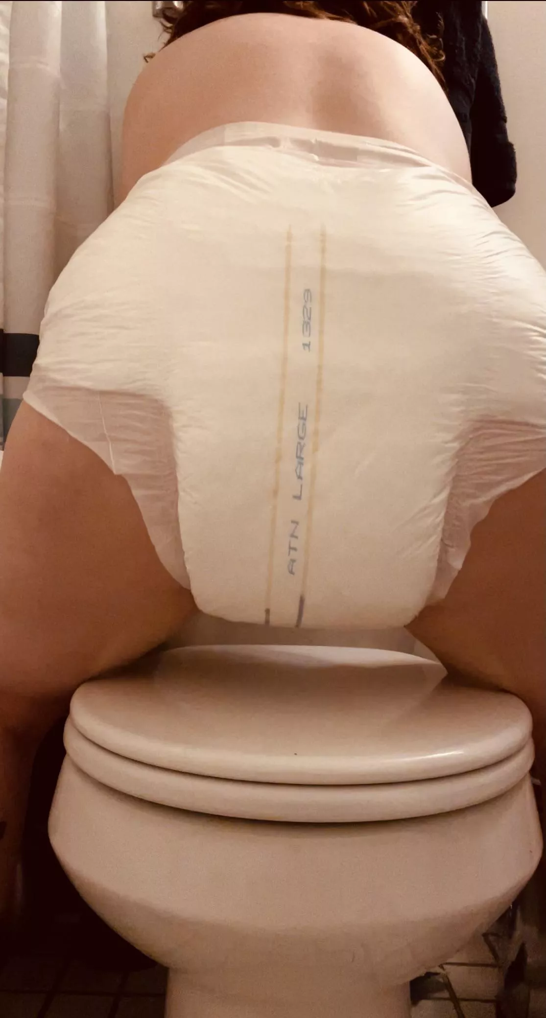 Messy girl plays with diaper and herself. 13 min long video available for purchase 😉 DM! posted by vr287950