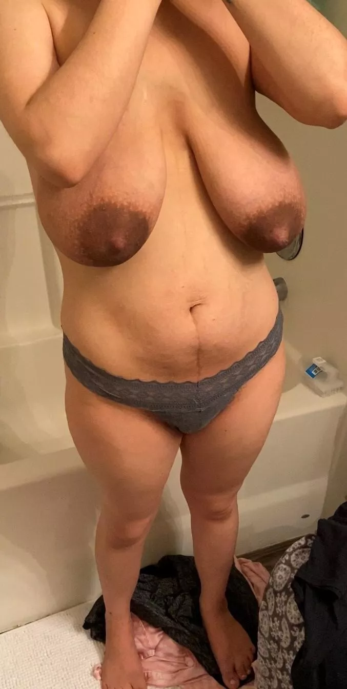 Mexican milf with heavy mommy milkers here! posted by Lorenaamavi