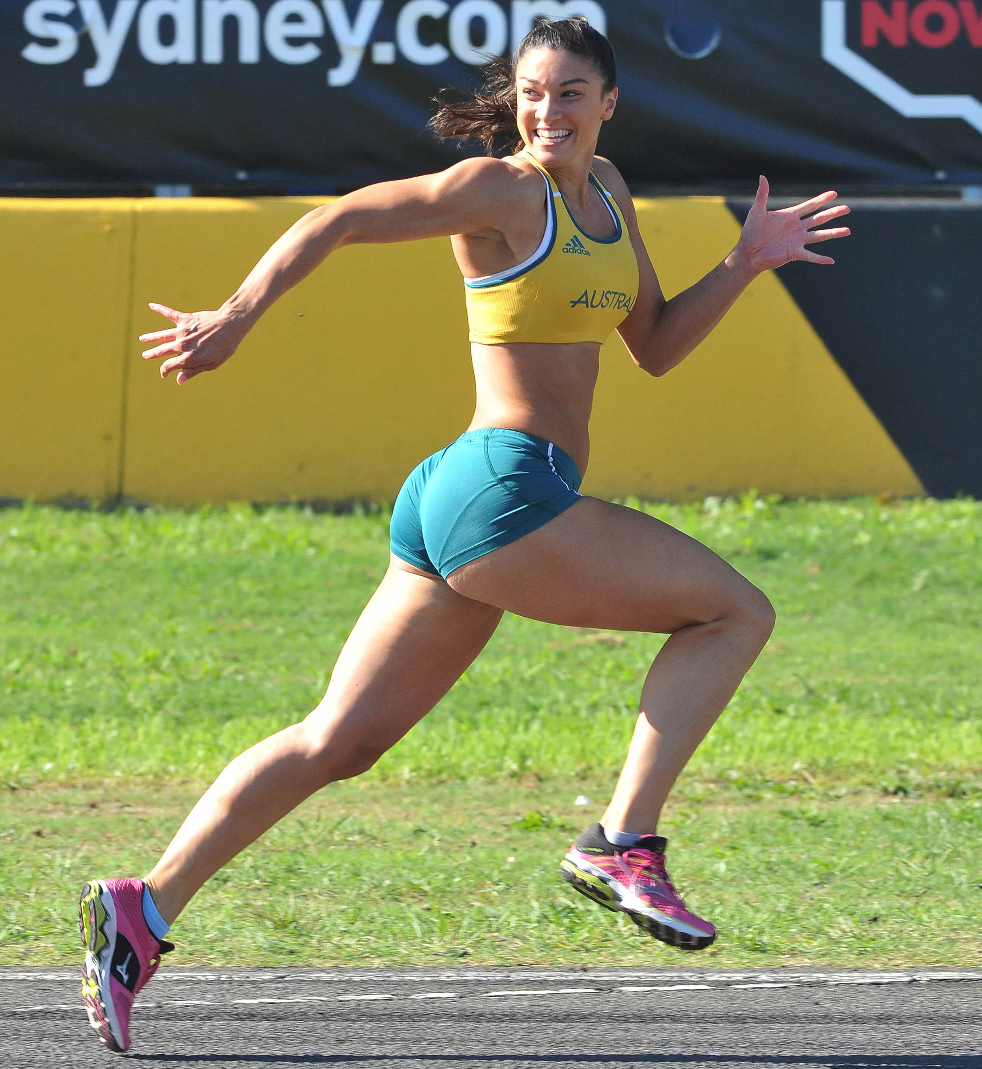 Michelle Jenneke posted by txxxposter