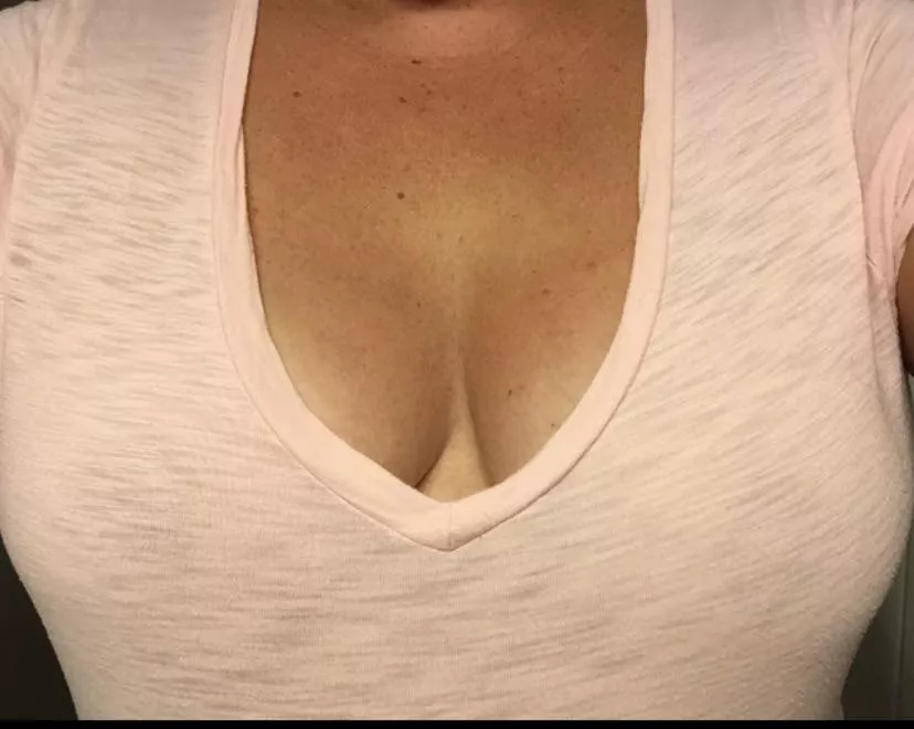 Mild photo, wild cleavage. No bra. ðŸ¤¤ posted by Neighbor_next_door_