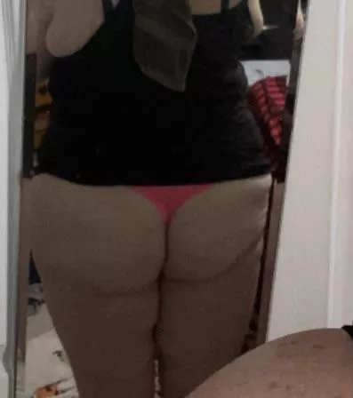 Mil(f) in a thong posted by dilfof392