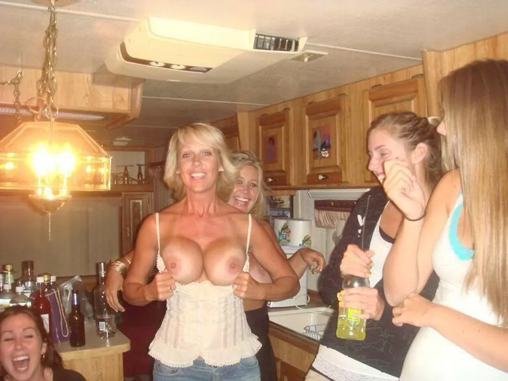 Milfs Having Fun posted by erkincakir