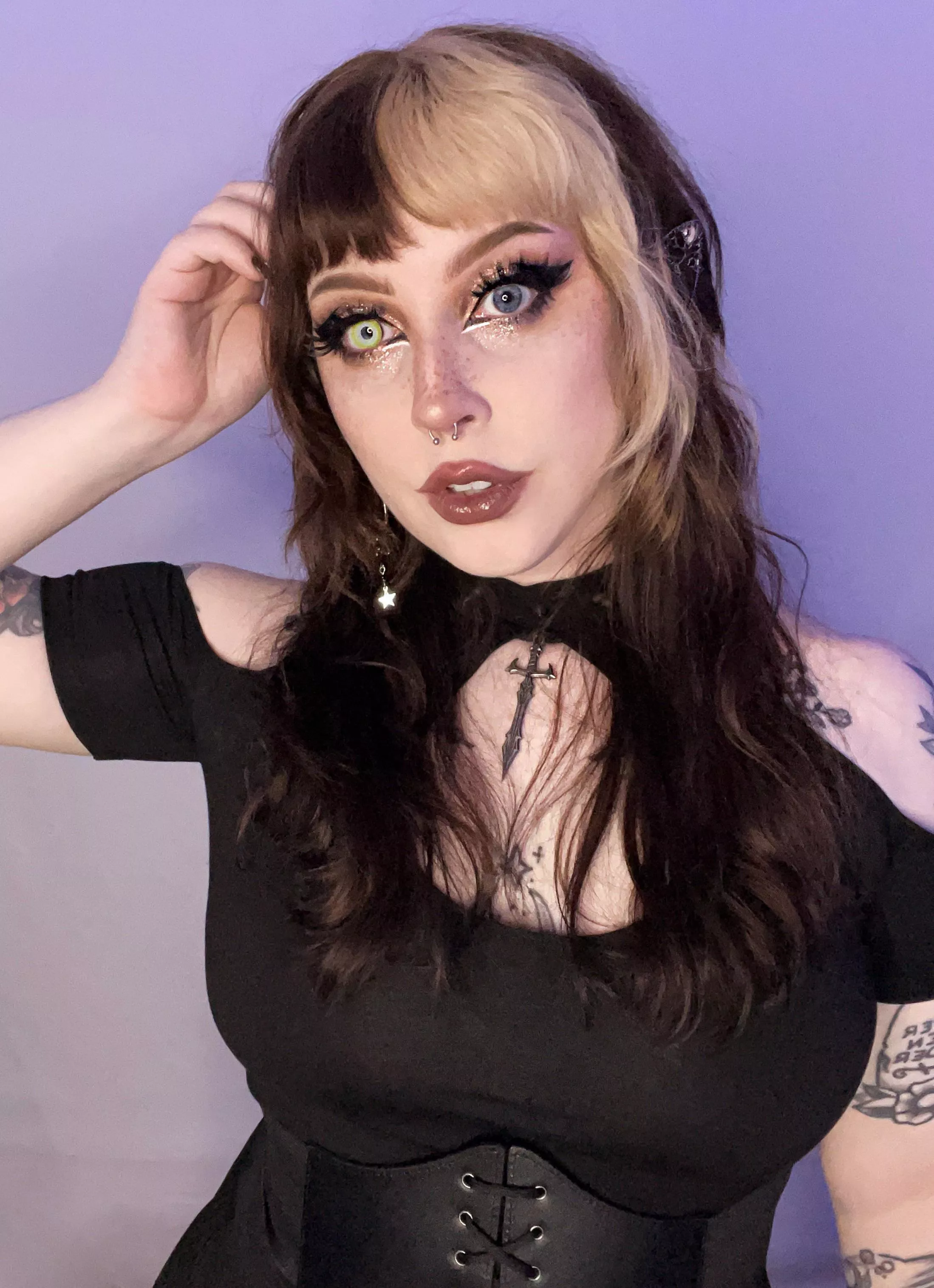 mind if i just share a cute selfie today? posted by gothpixi