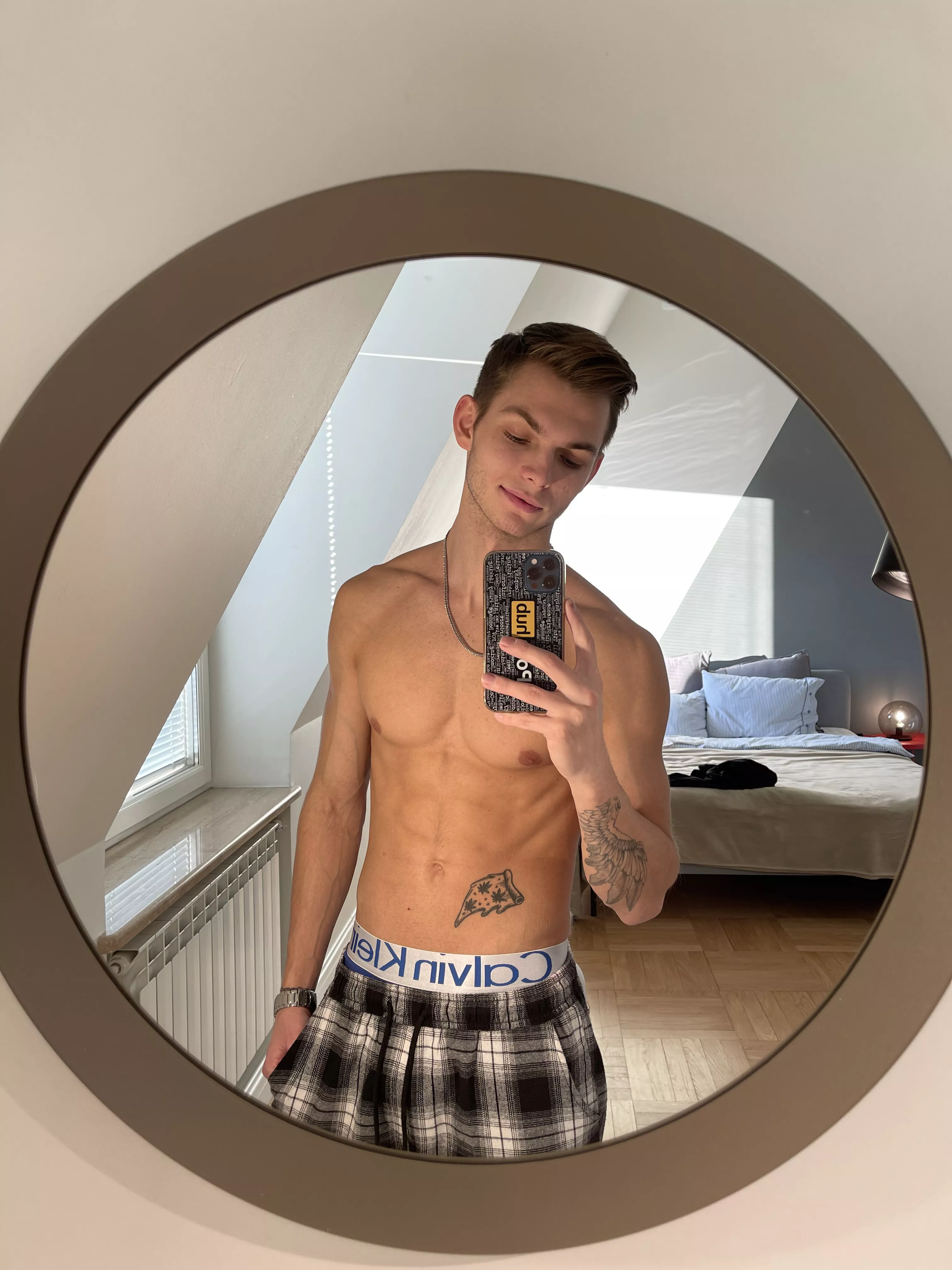 Mirror selfie lover posted by tommyxgold