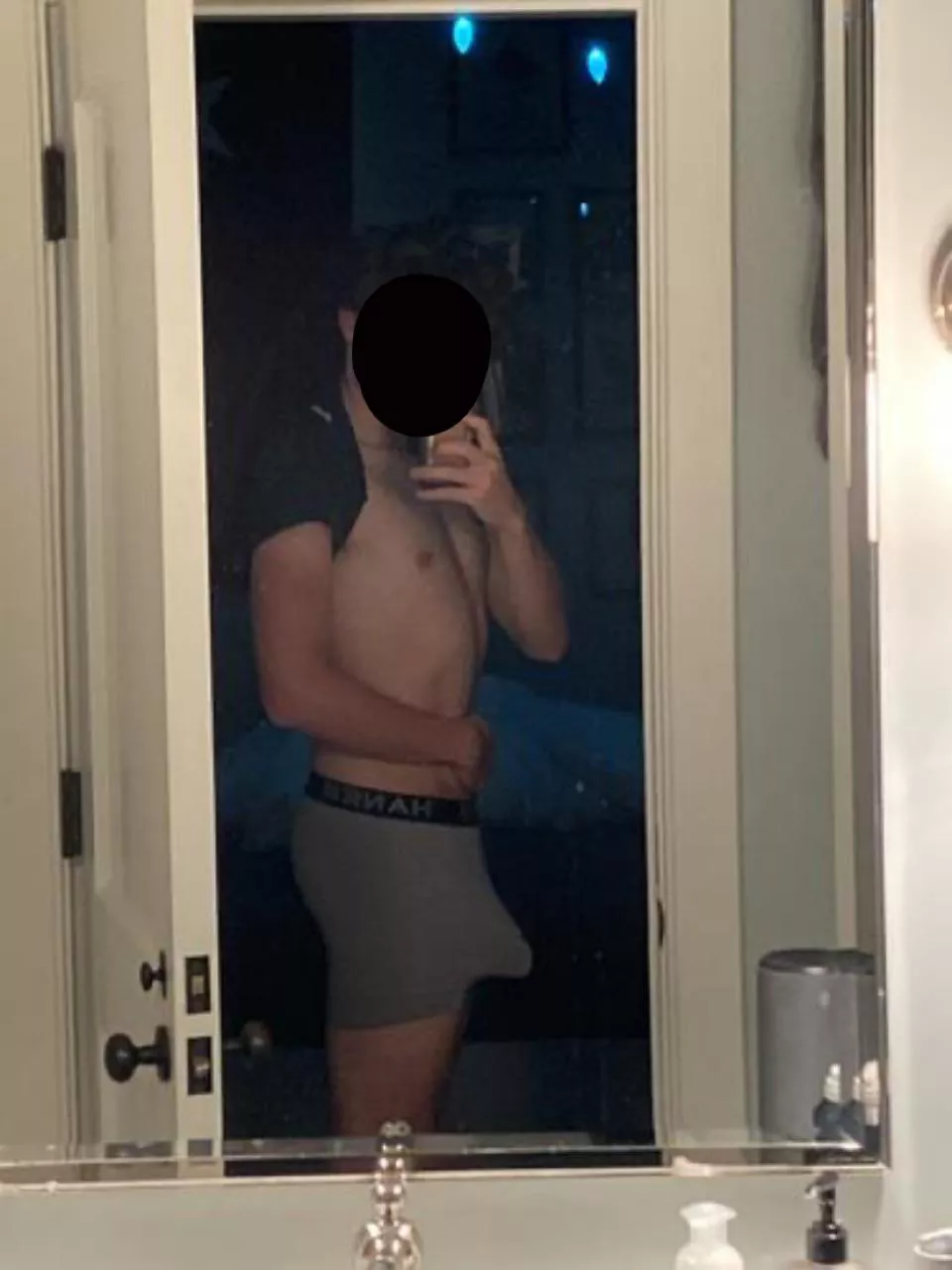 mirror selfies are always fun (dms open) posted by smoothieking0