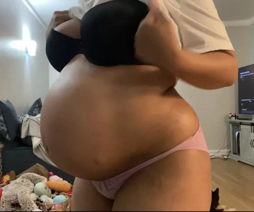 Missing my pregnant body have some customs I’d like to share are you interested 😉 DM me posted by ComeplaywithIsabel