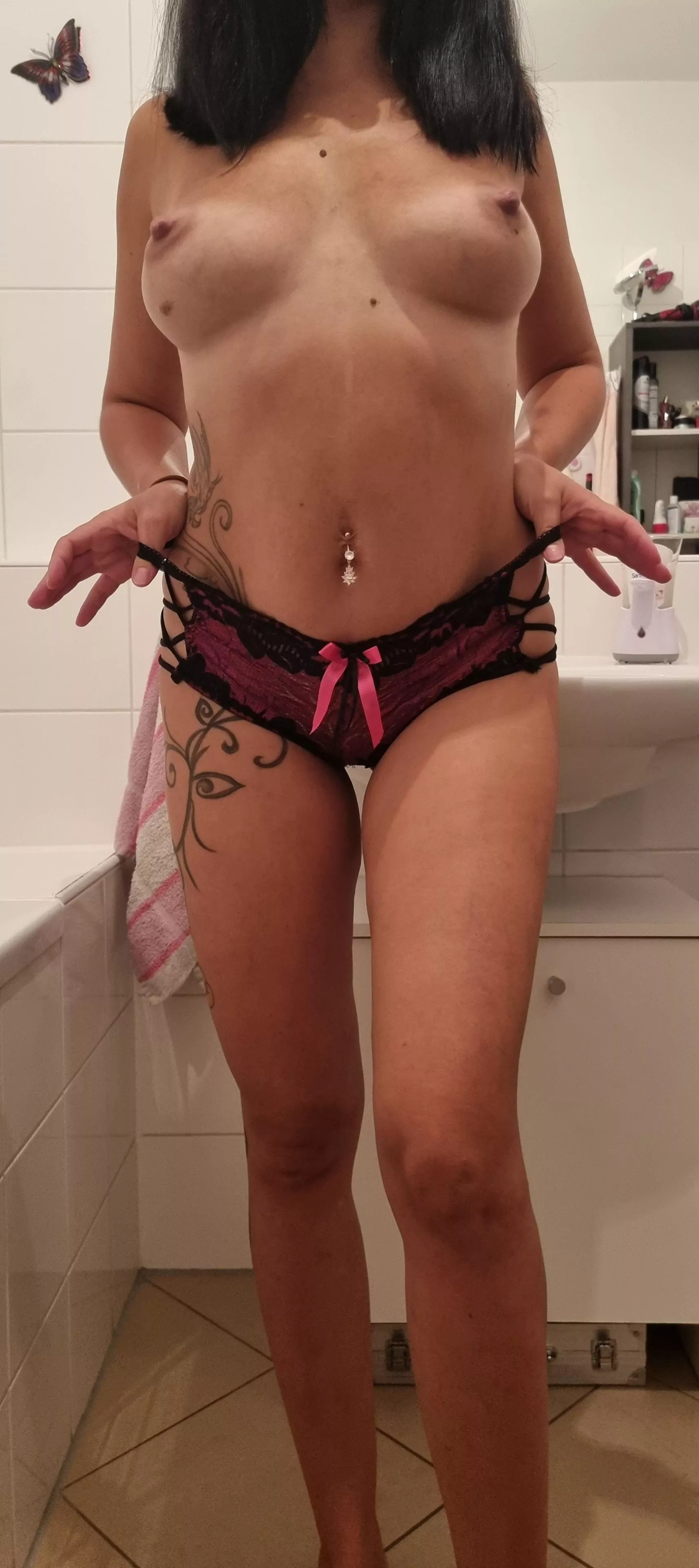 Mom of 3 🥰 what you think about my mom body? posted by Bebicce