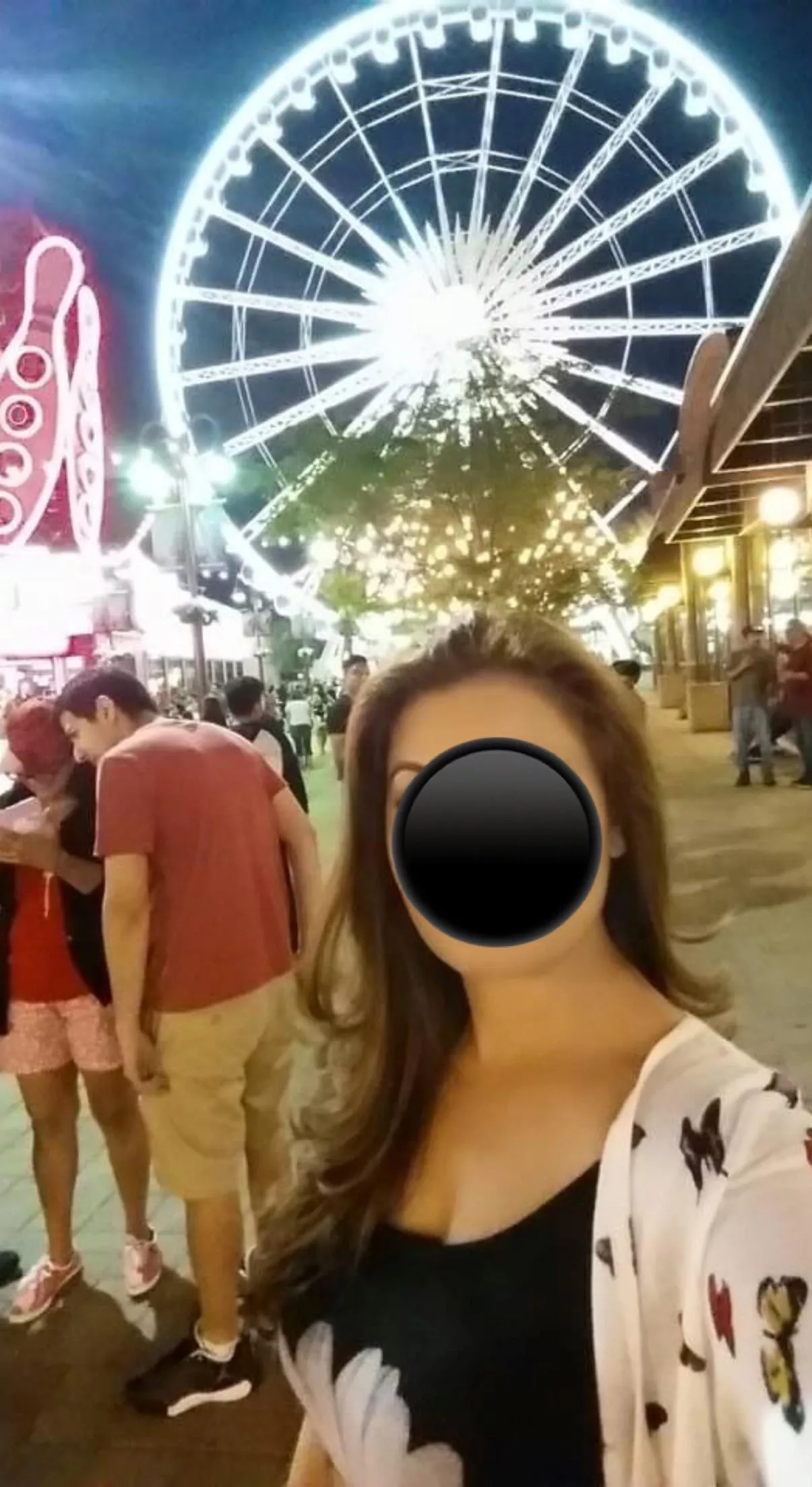 Mom went on the Ferris wheel with some guy I’ve never seen. What do u guys think happened posted by CuckoldS0n