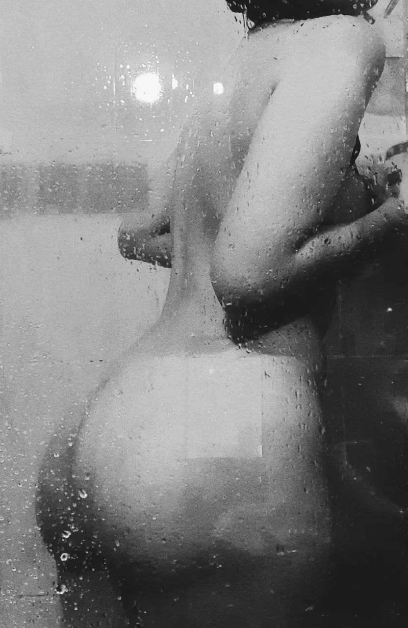 Monochrome Shower [F] posted by ContextCouple