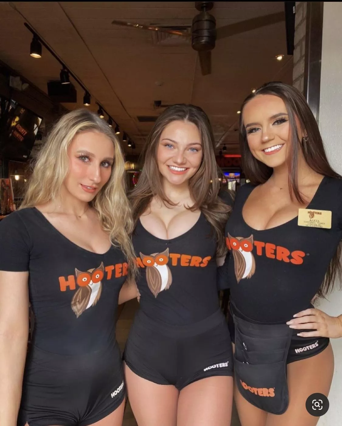 More Hooters babes posted by cumnfamily112