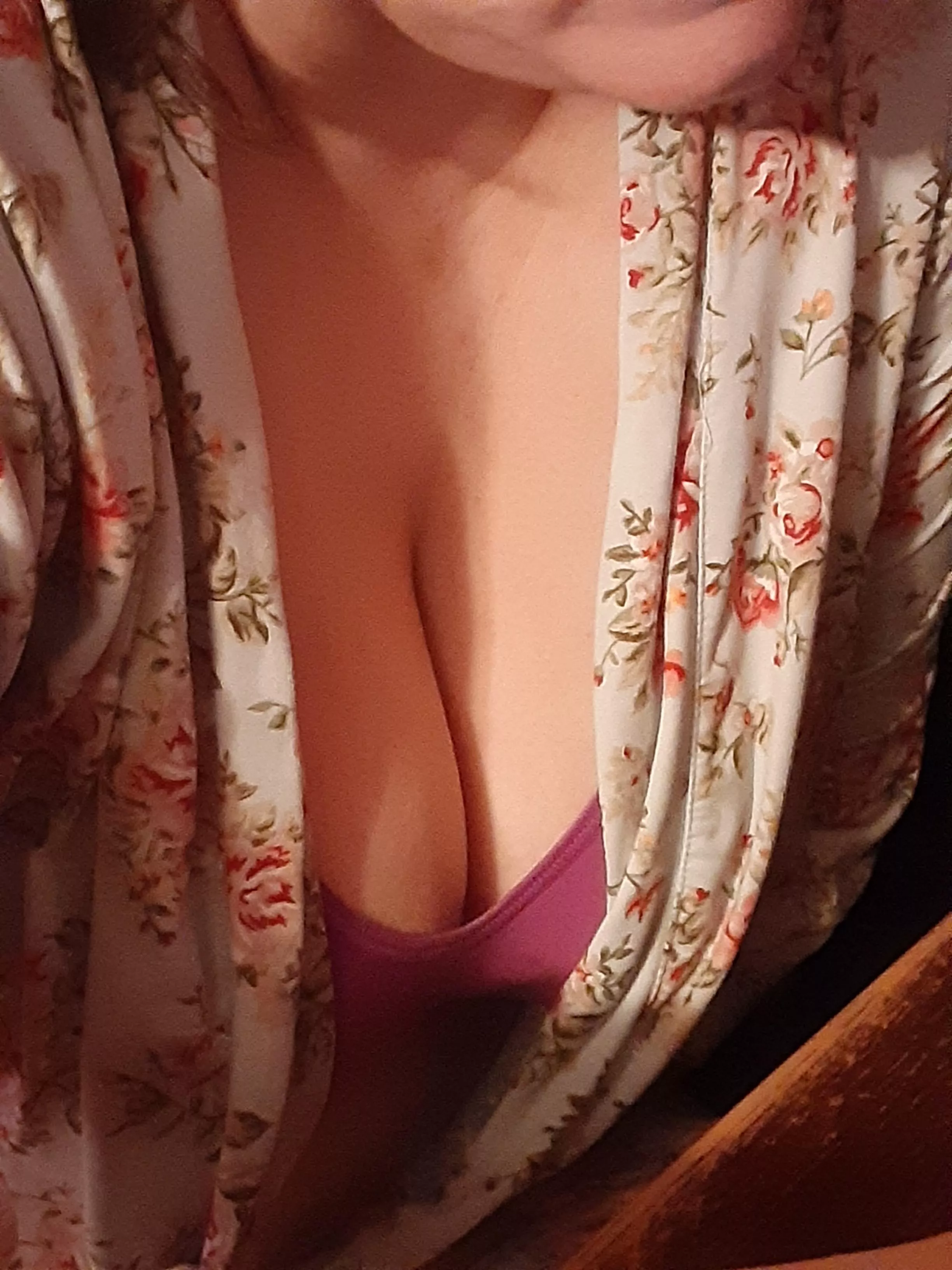 Morning milf cleavage posted by Drive-Basic