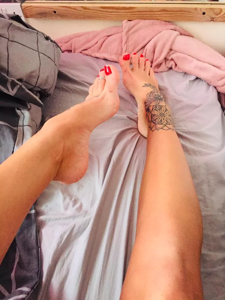 Morning toes are ready for your mouth ðŸ¤­ðŸ¥°â¤ï¸â¤ï¸ posted by kokkina_aphrodit