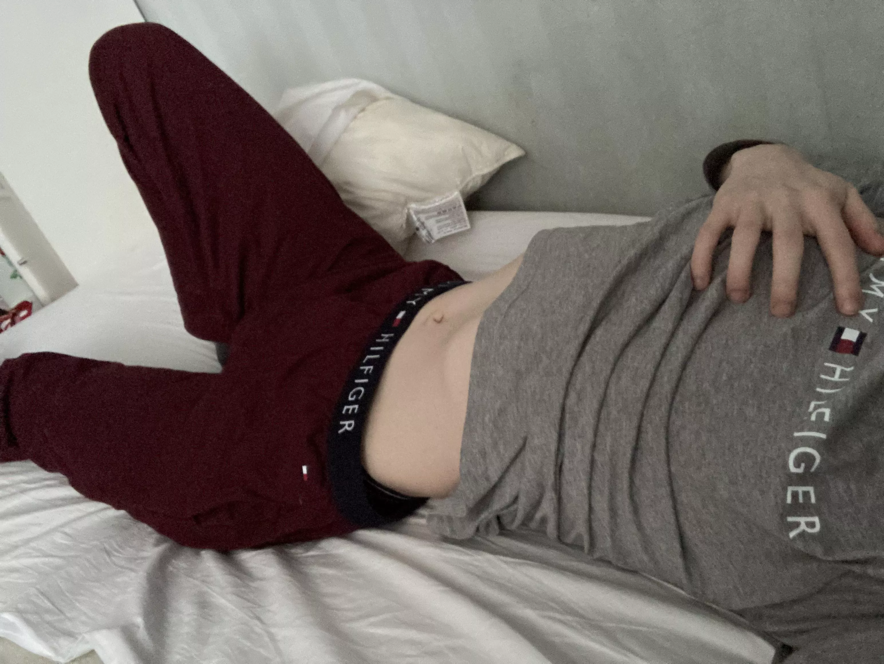 Morning tummy 😳 posted by daviepeaks