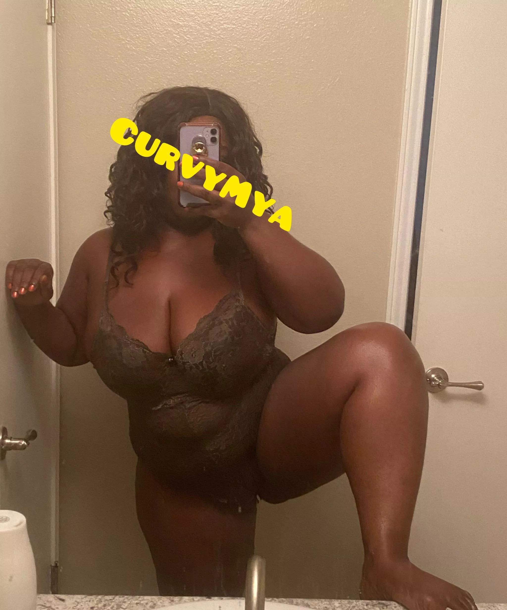 Mouthful Monday posted by Curvymya