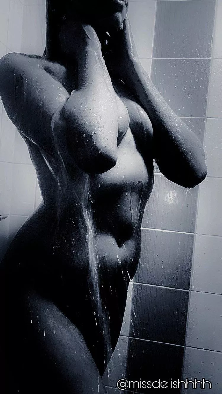 Mummy enjoys getting wet 🚿 posted by shesdelishhhh