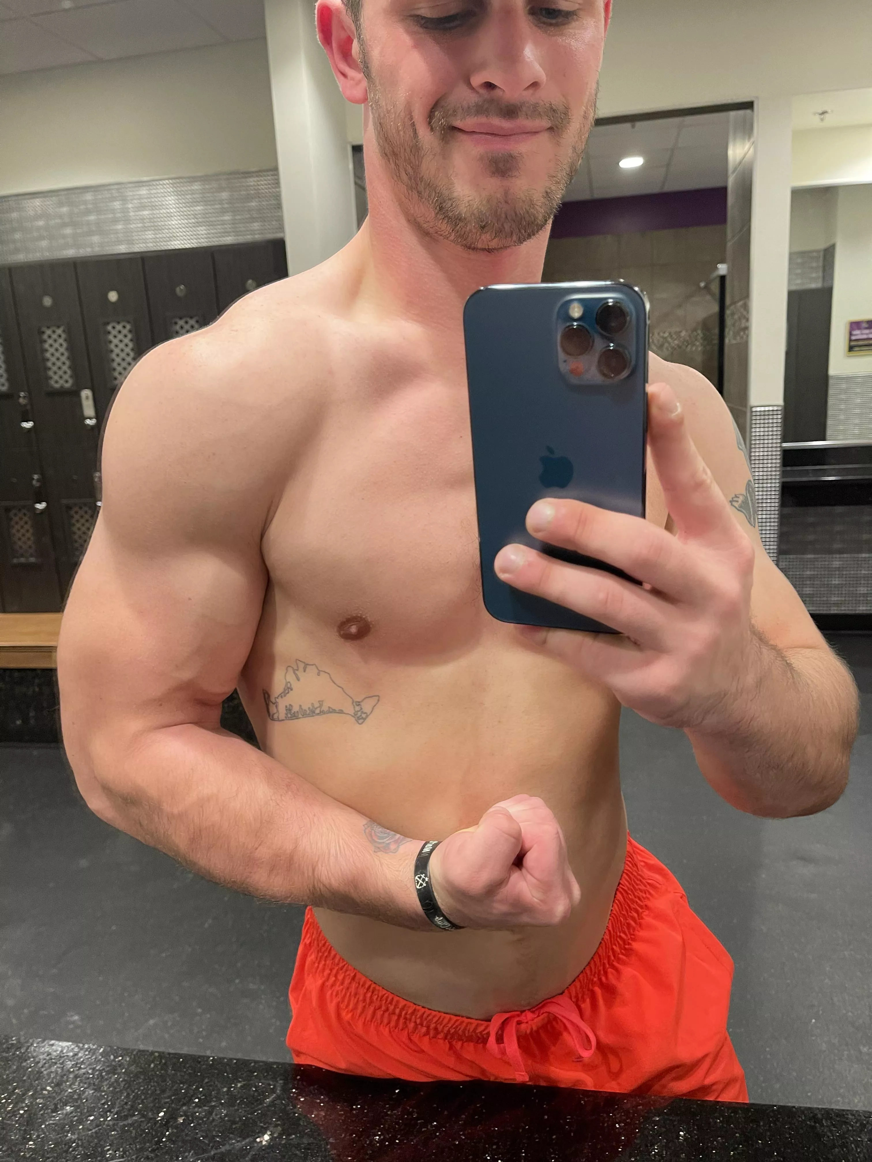 Muscle bottom waiting for a locker room fuck posted by nickrose623