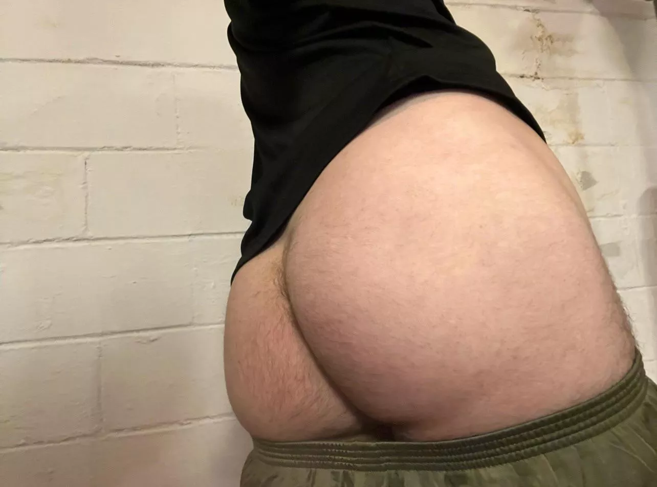 Musky military ass posted by Hungmilitarycock