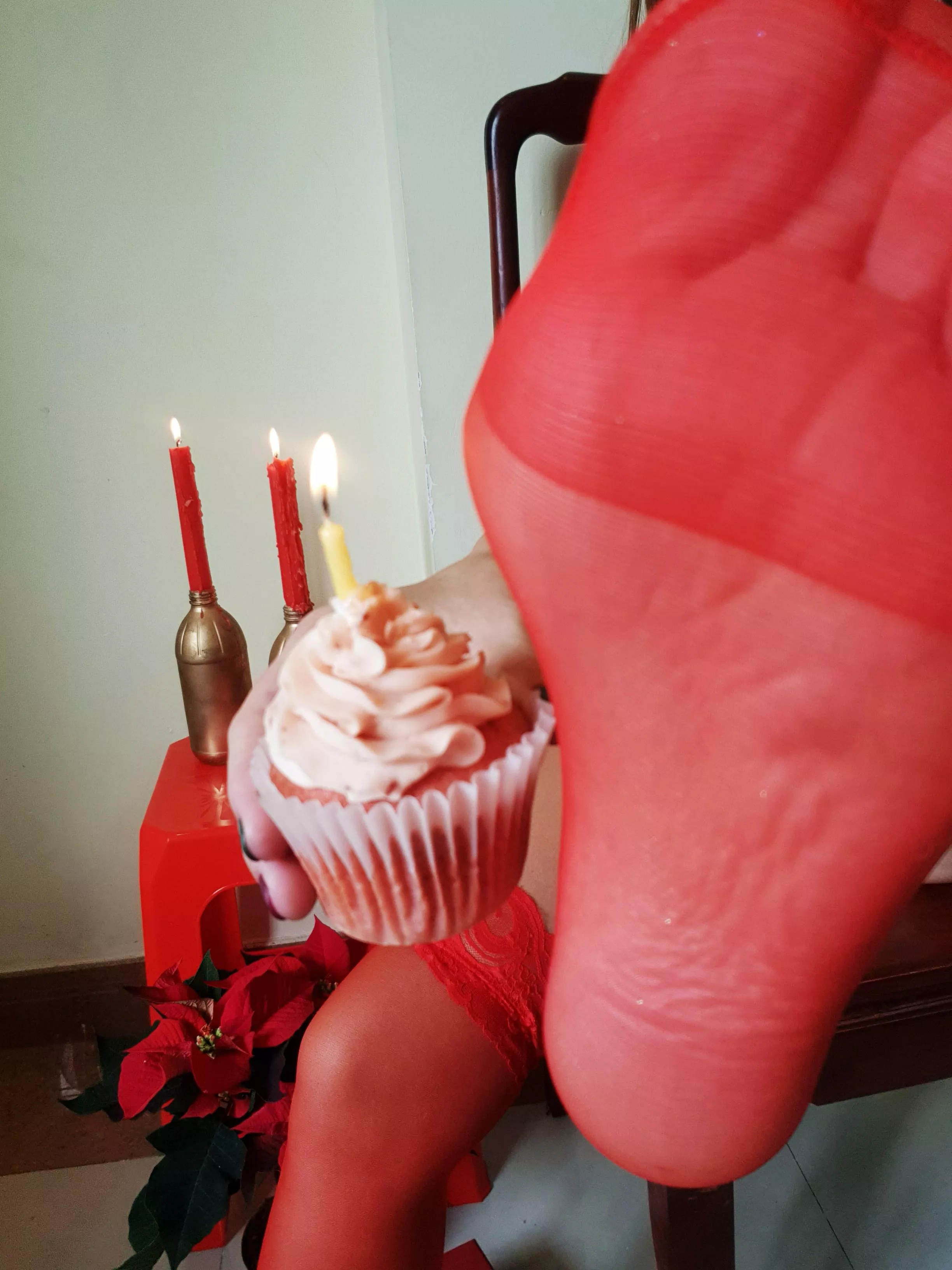 My birthday feet in your face 💋 posted by KatCatKitKat