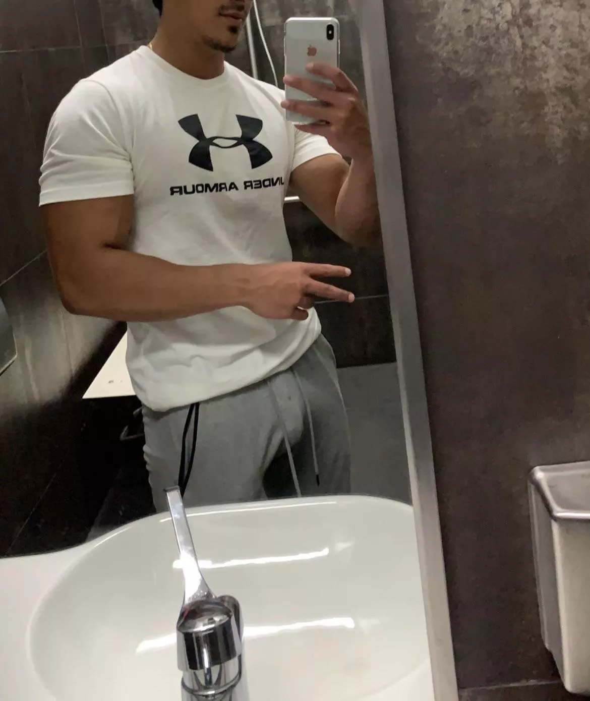 My Buldge on display at the gym (M18) posted by greekgod111