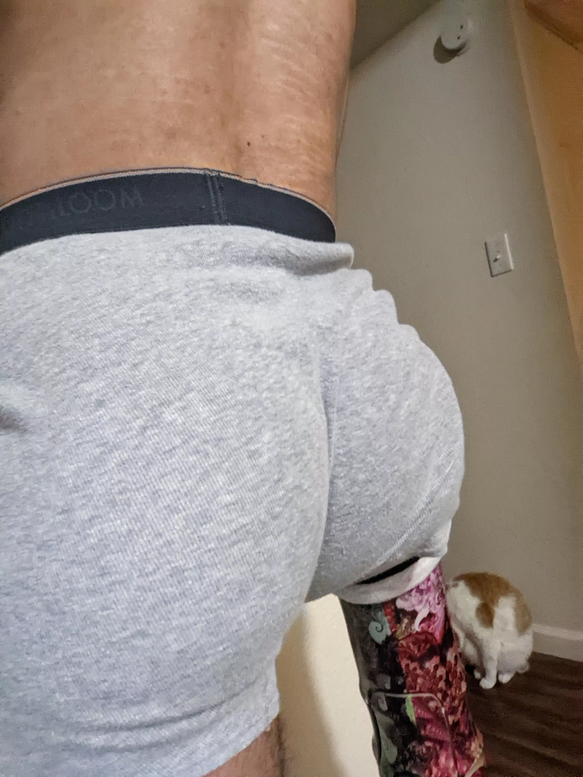 My butt 😳 posted by eckzfrickindee