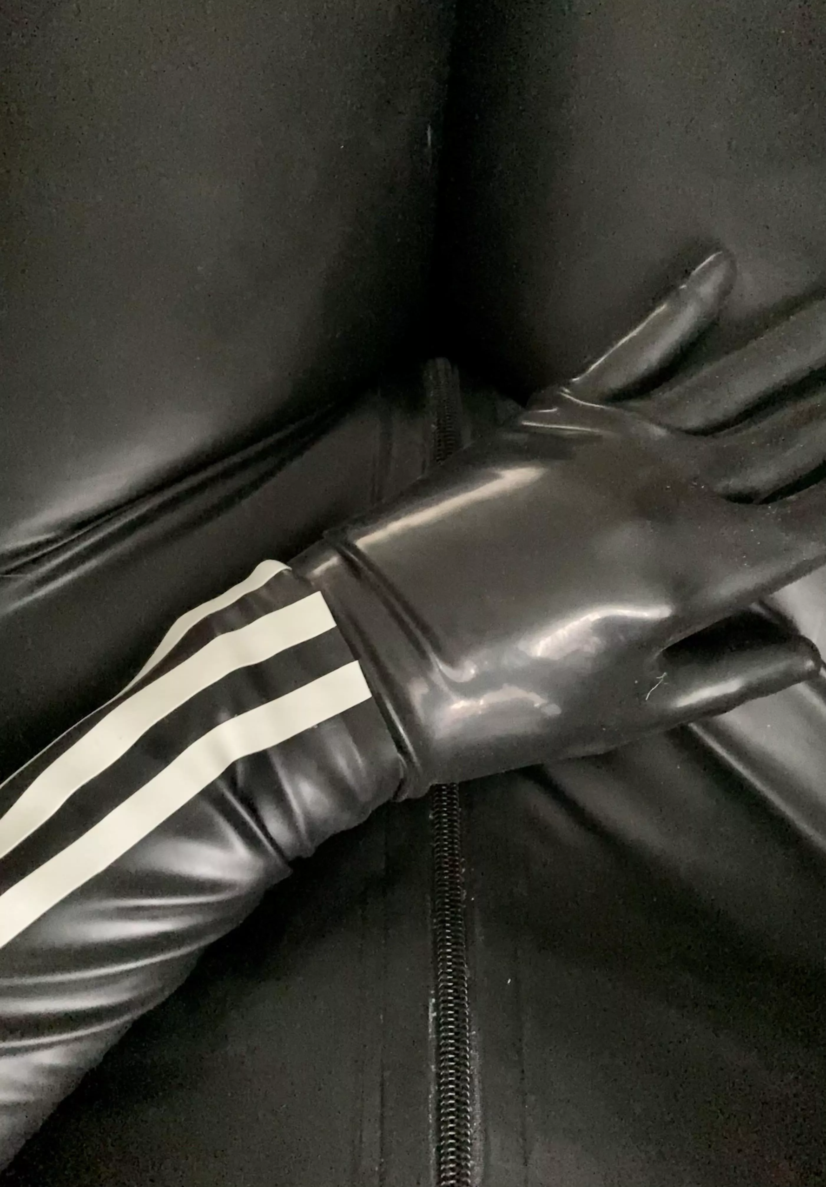 My catsuit arrived today, fits like a dream 😎 posted by LatexfetishUK