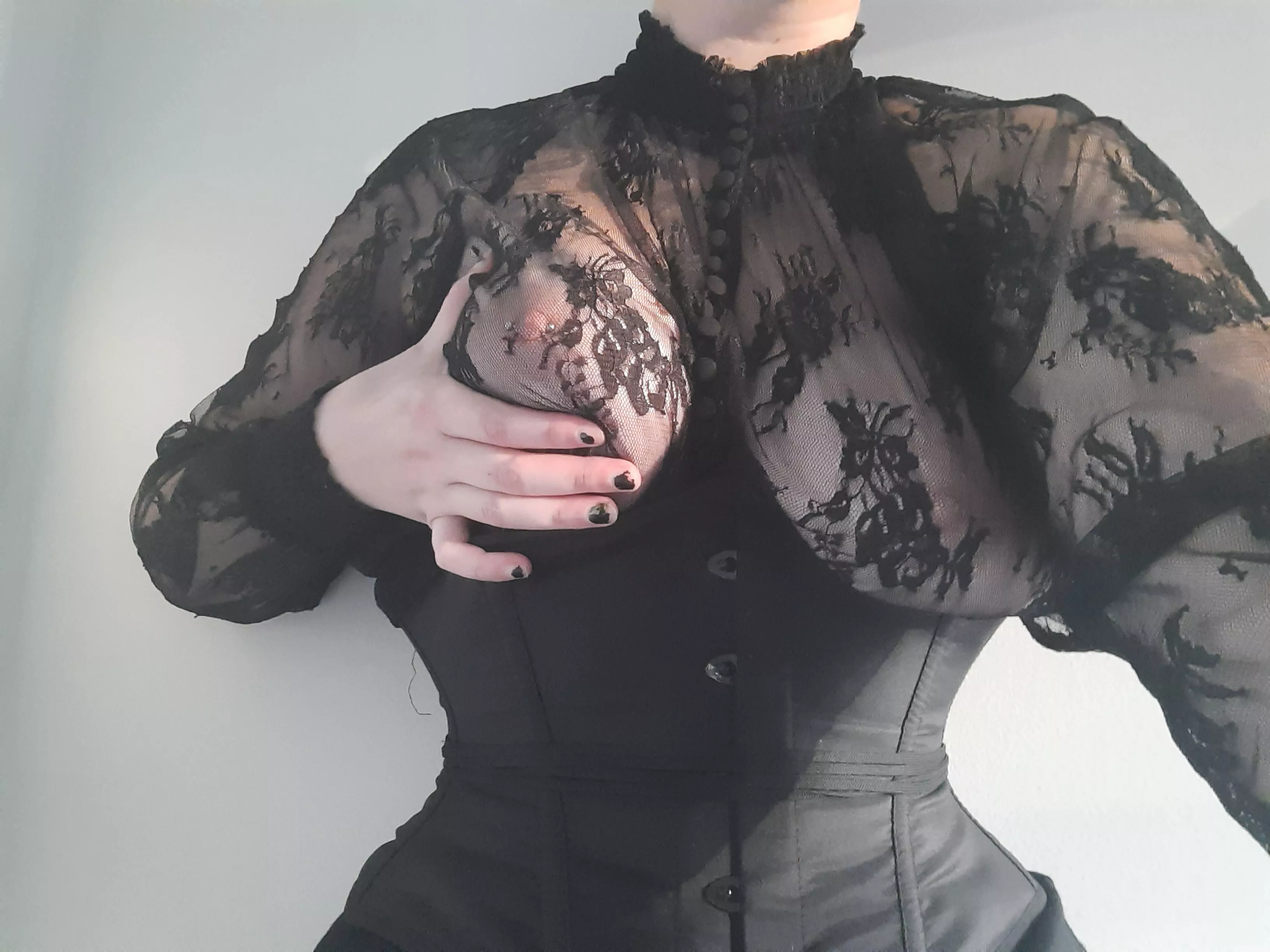 My corset came in today 🥰🥰 posted by fruitpeelss