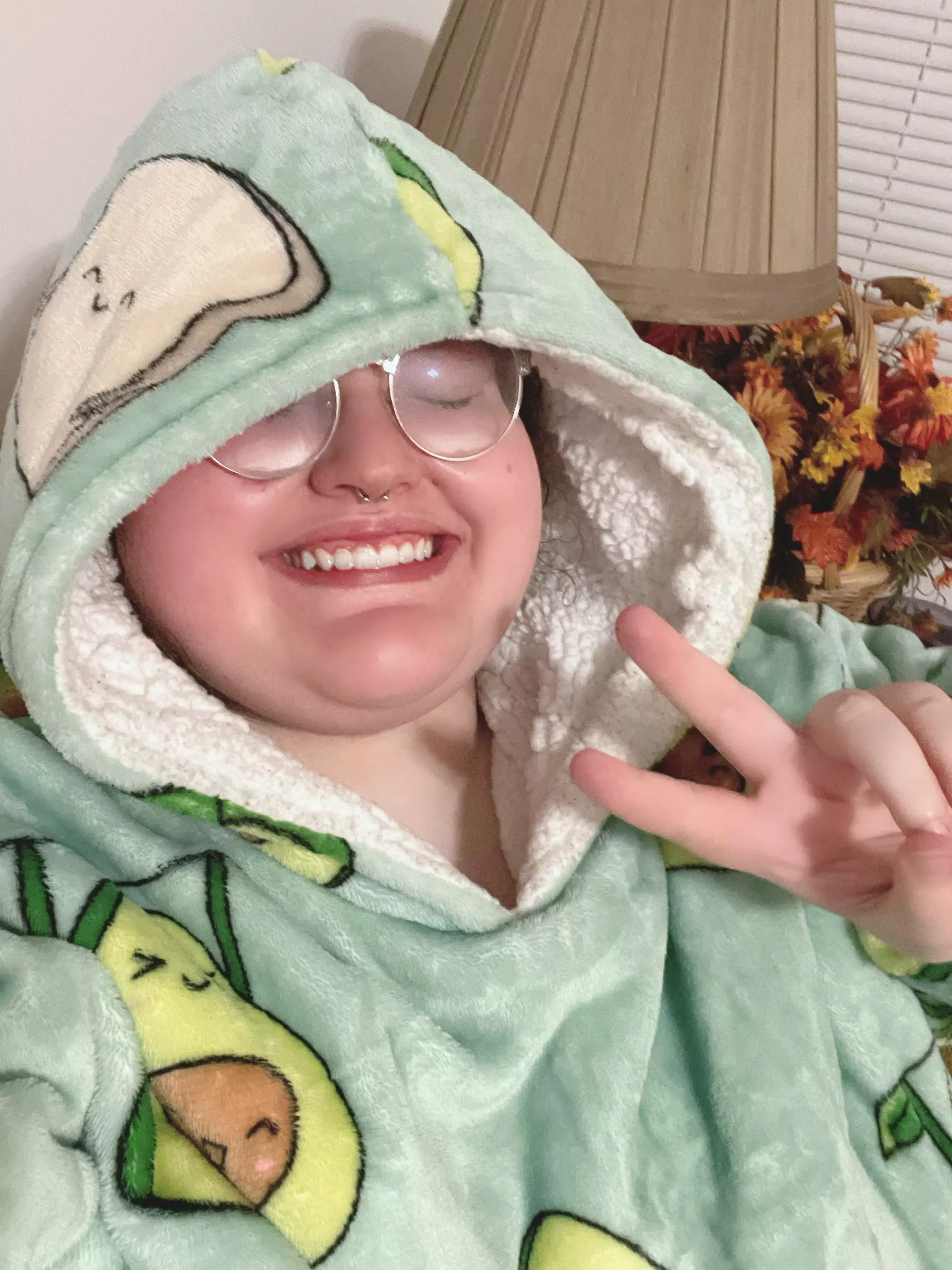 My daddy travelled over 6k miles and 20+ hours flying to come and see me and stay together in person for my birthday. Iâ€™m the happiest in the whole wide world. Hereâ€™s me in his cute avocado toast hoodie ðŸ¥ºðŸ’• posted by spookkitten