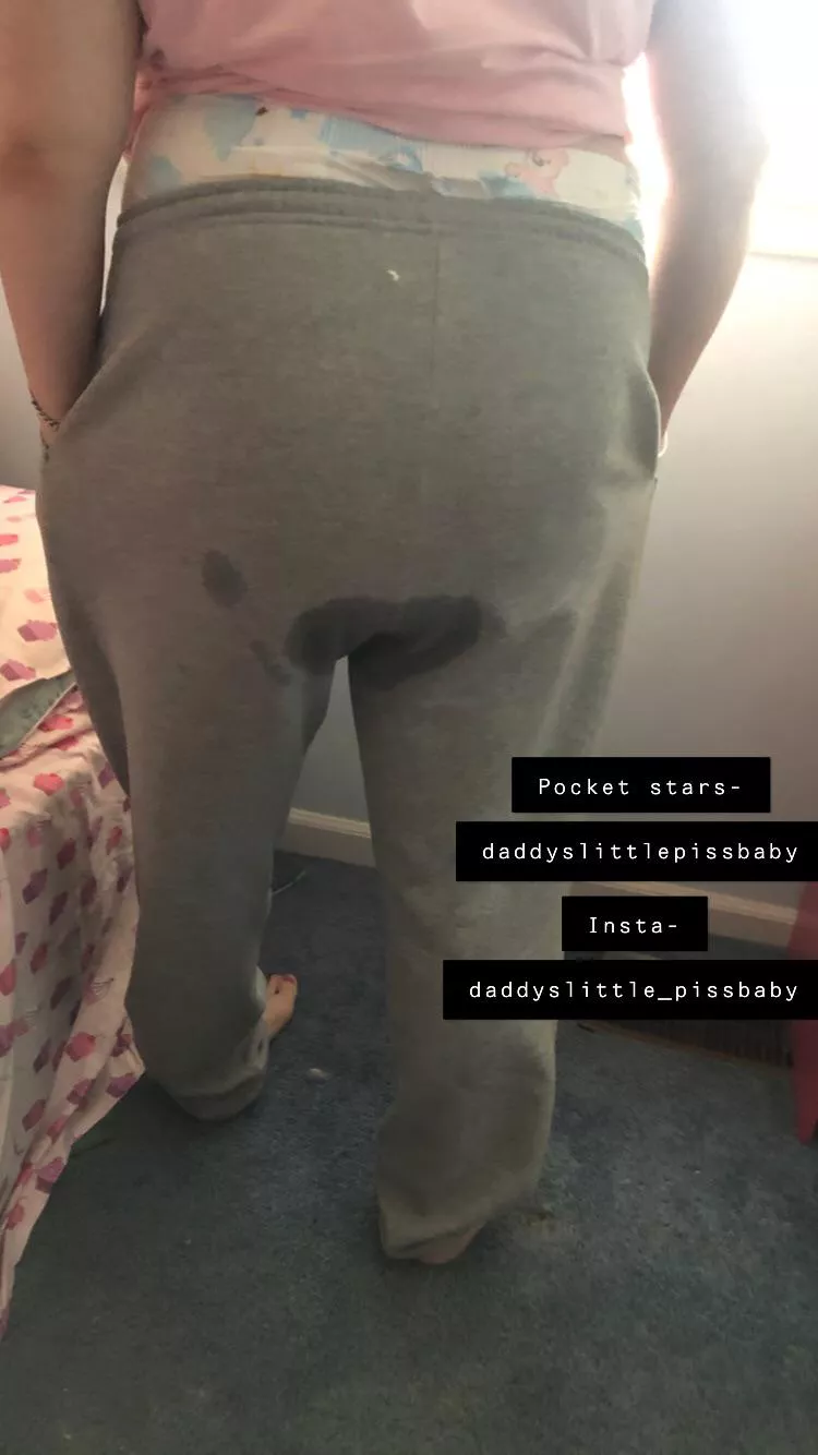 My diaper leaked ðŸ¥º posted by Daddyslittlepissbaby