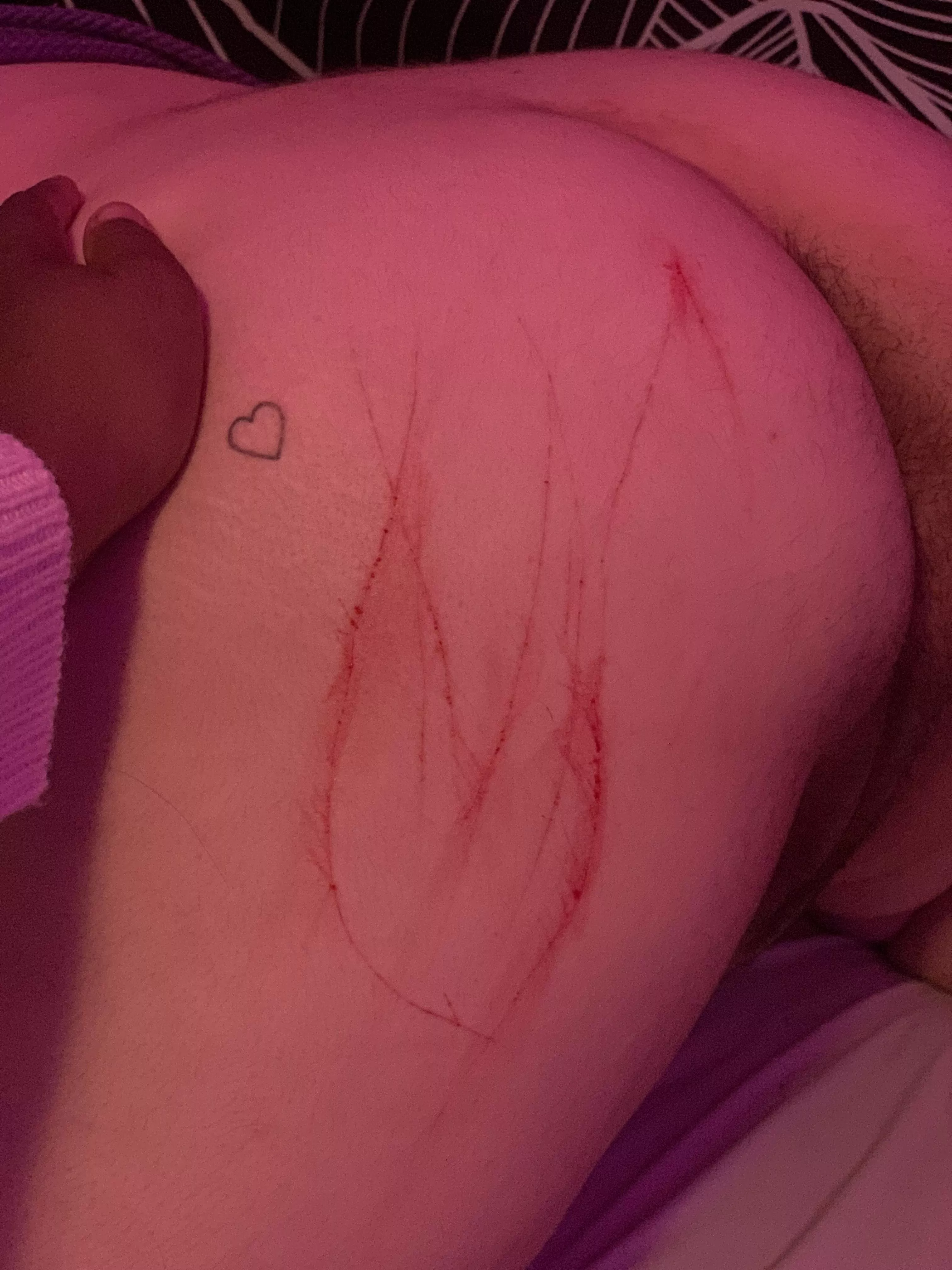 my Domme showed me her new knife tonight / light blood warning ♡ [F] posted by beccamydarling