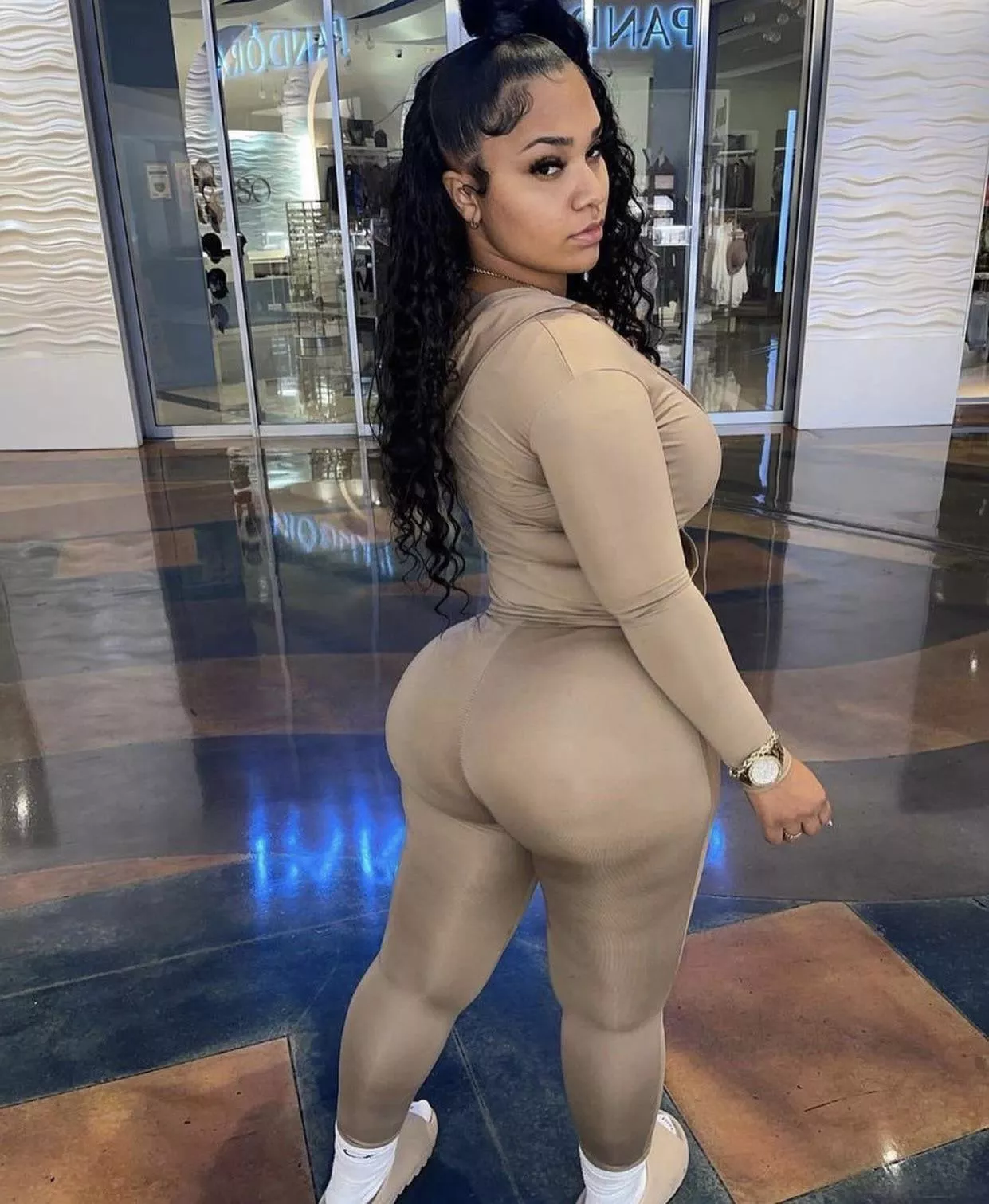 MY FAV FAKE BOOTY THOT posted by hoodtiktokthots