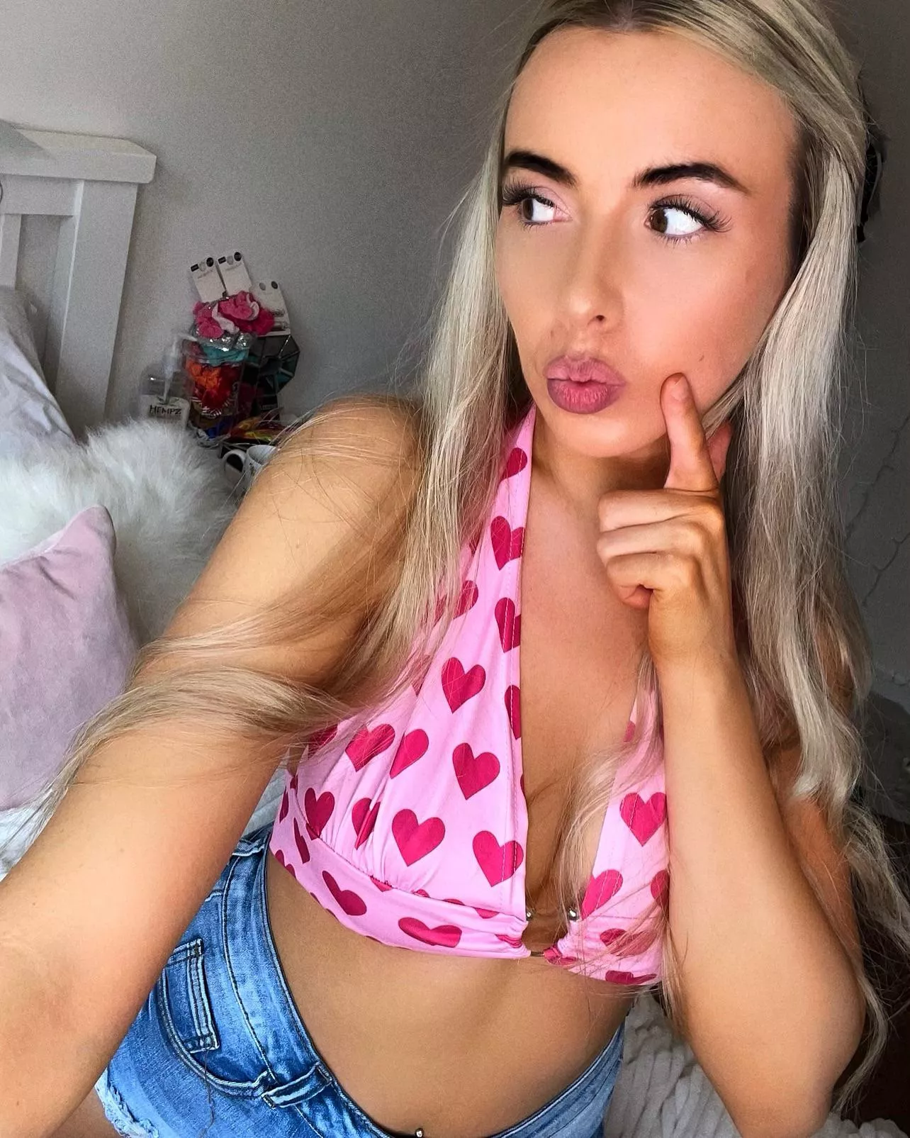 My favourite crop top 😜🥰 posted by __xrachaelx