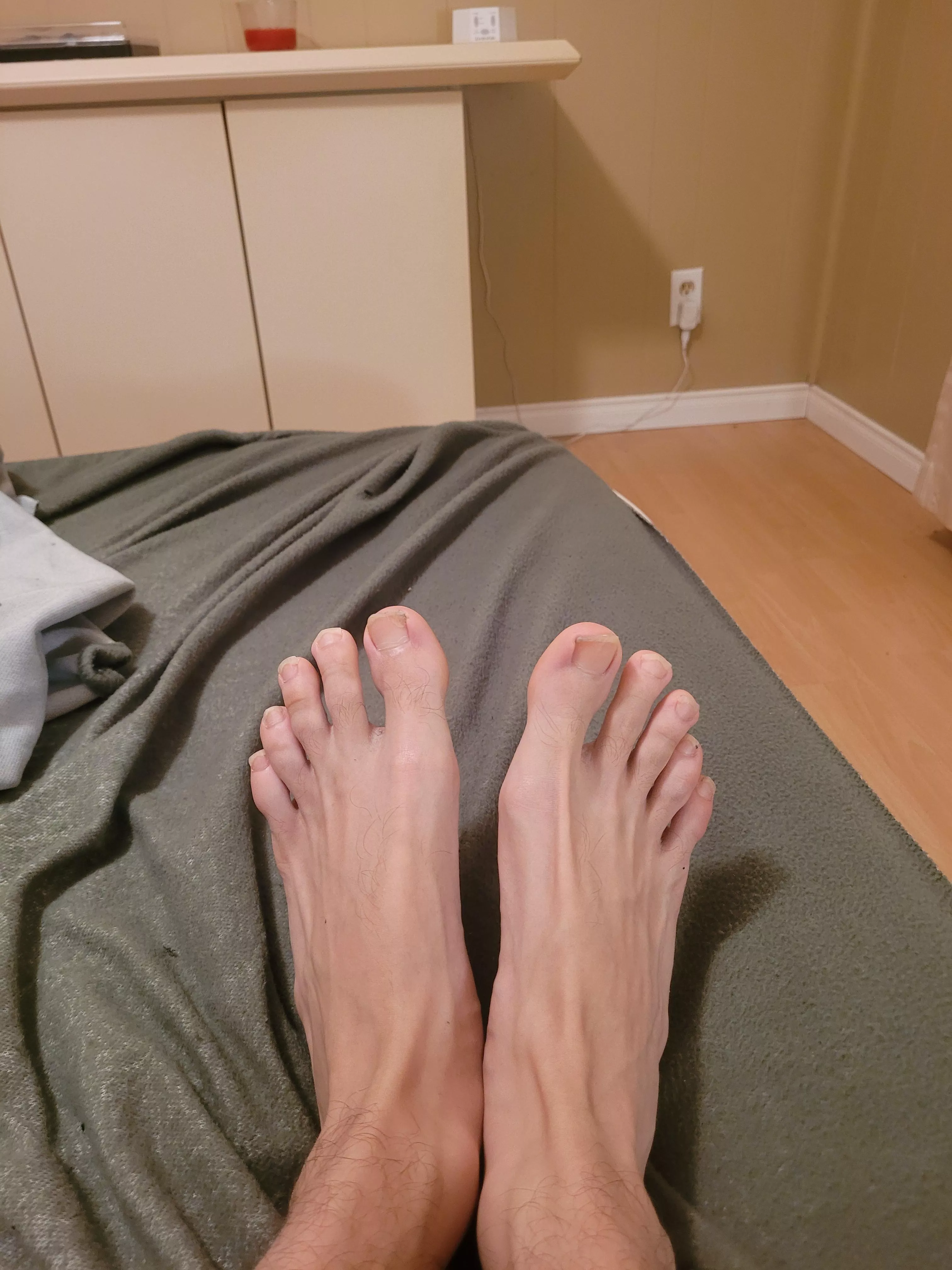 My feet (M26) posted by cutefeetluver