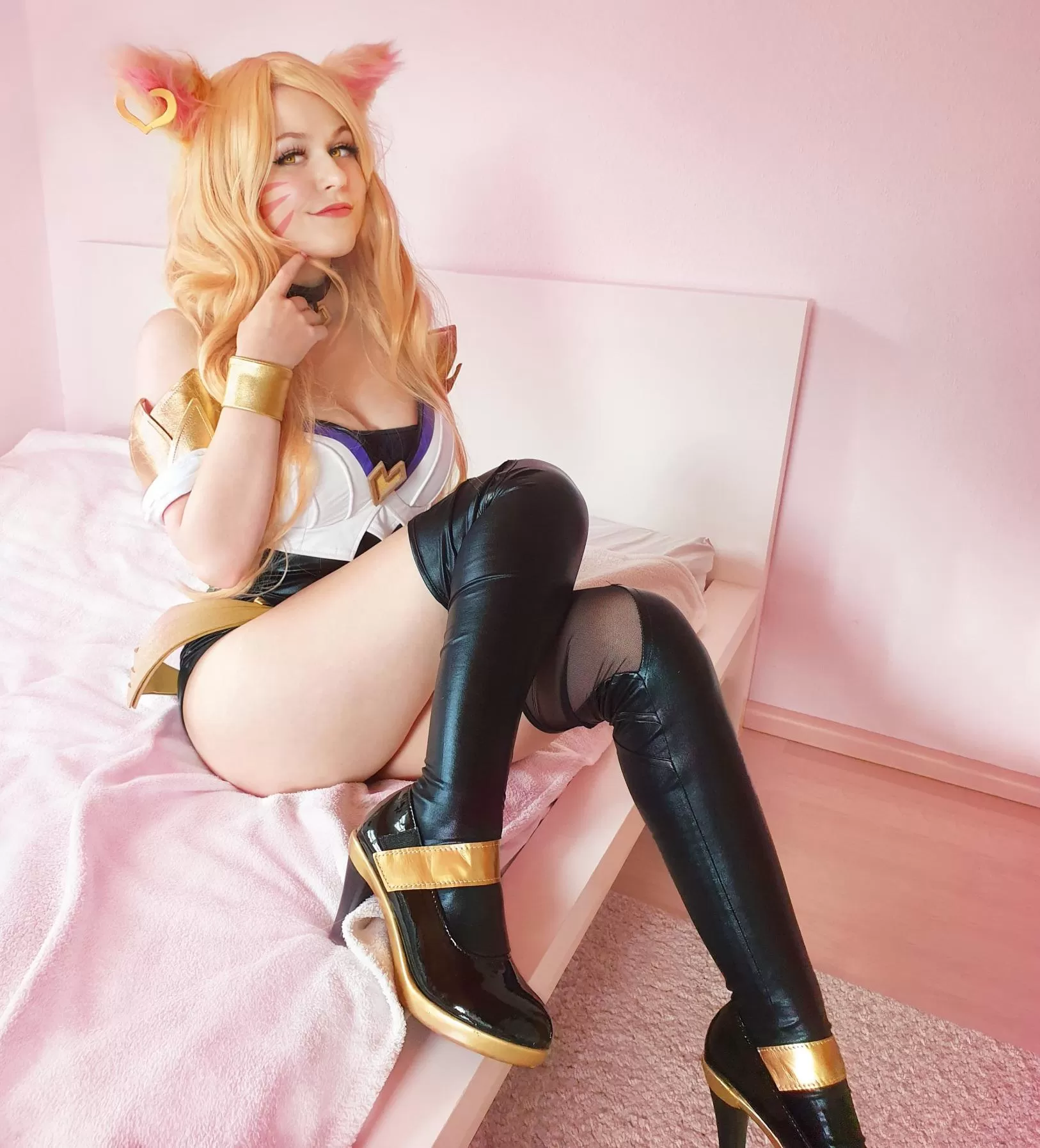 My first cosplay 💗 I hope you like my Ahri KDA impression! [Sheepiaa] posted by Confident_Ad6020