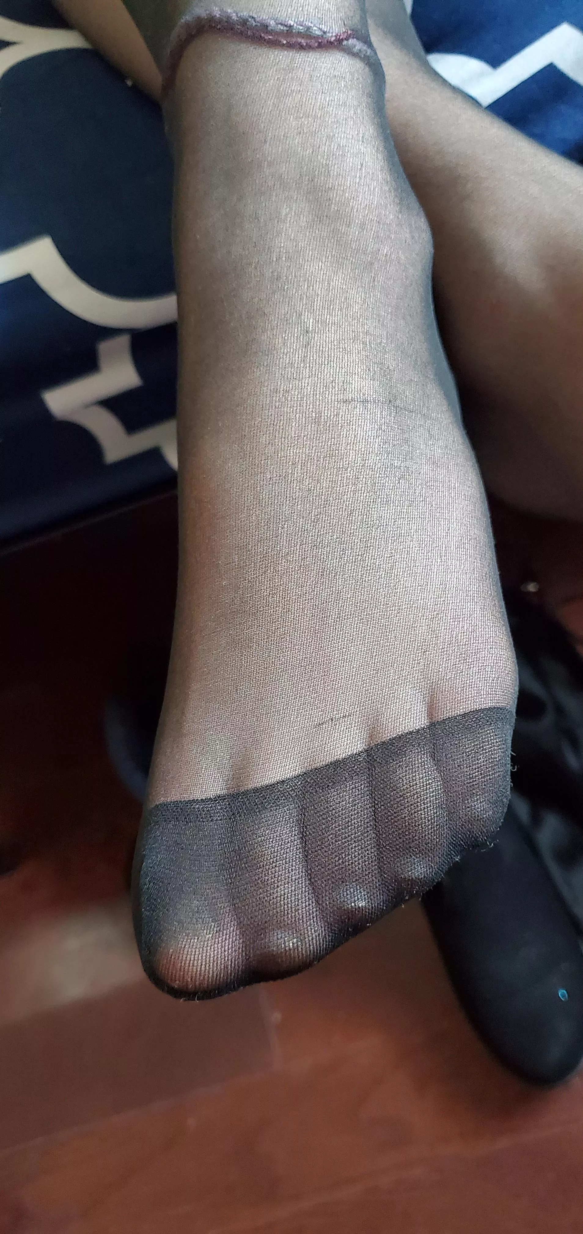 My friend wanted to know if her feet were attractive? Her first time... posted by SirBumbles