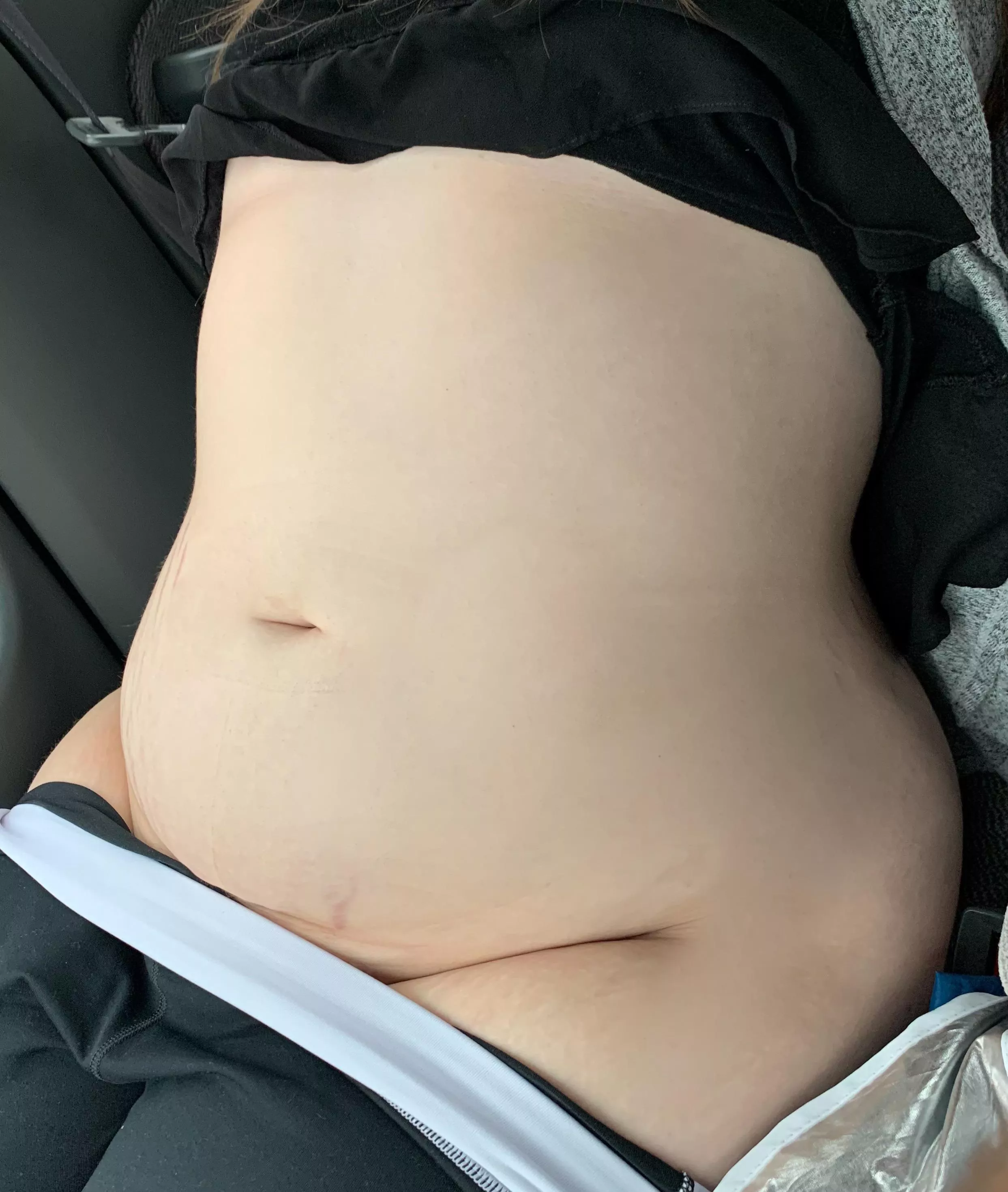 My gfs full stuffed/exposed stomach in public! (People saw her belly)! posted by Capable_Leg_2906