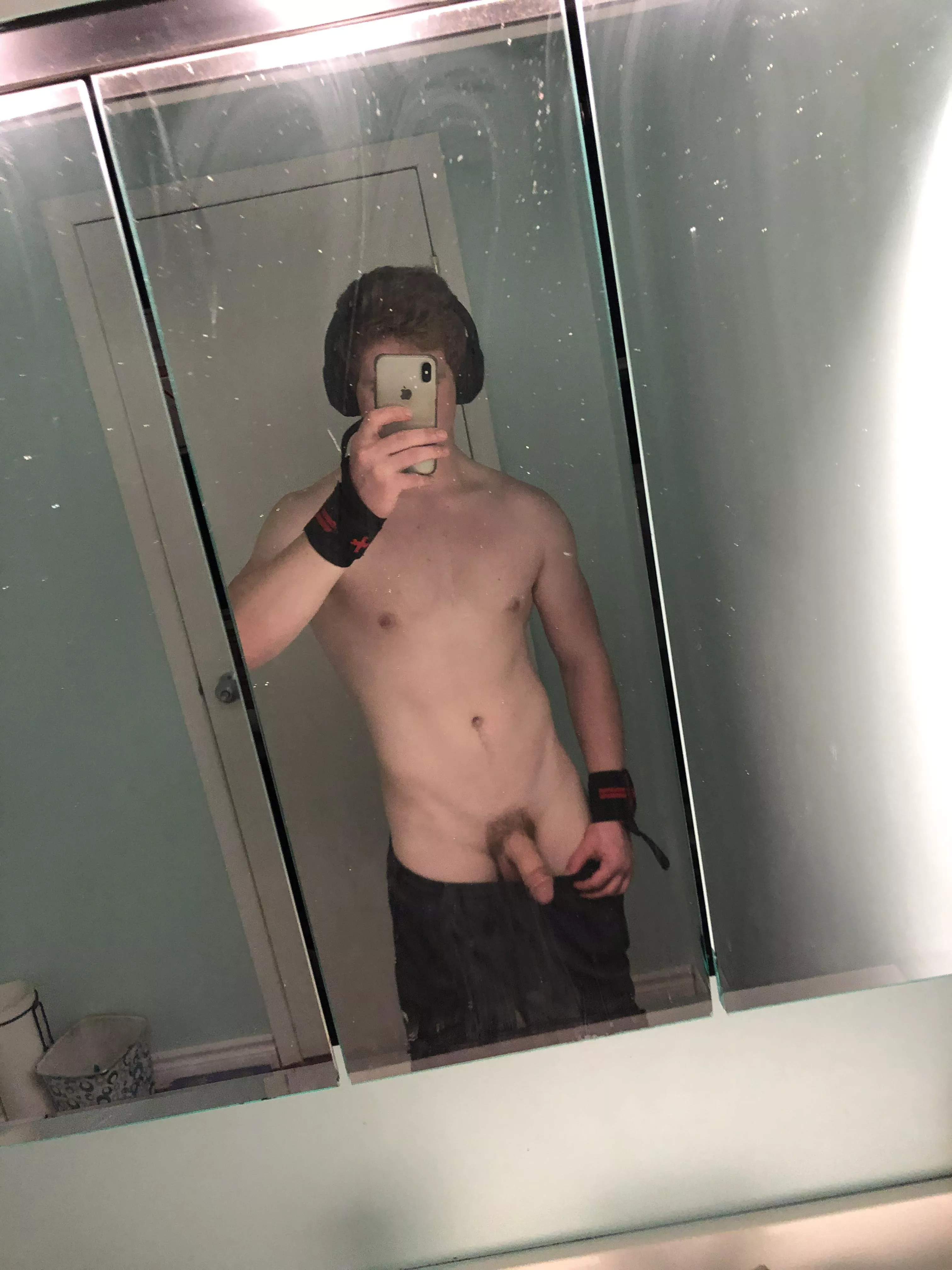 My girlfriend doesn’t know about my Reddit adventures. Anyone wanna chat? Training push today (m)20😘 posted by NaughtyBull456