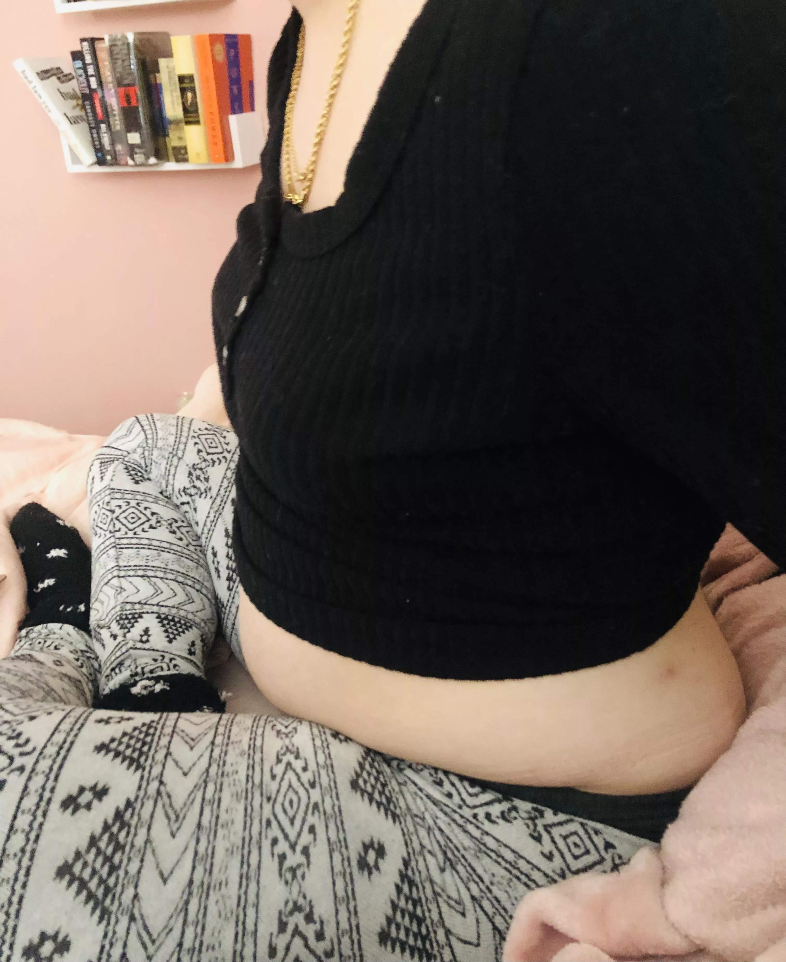 My girlfriend got so fat her gut is spilling out of her leggings ðŸ¥µðŸ˜ posted by freakycouple1819