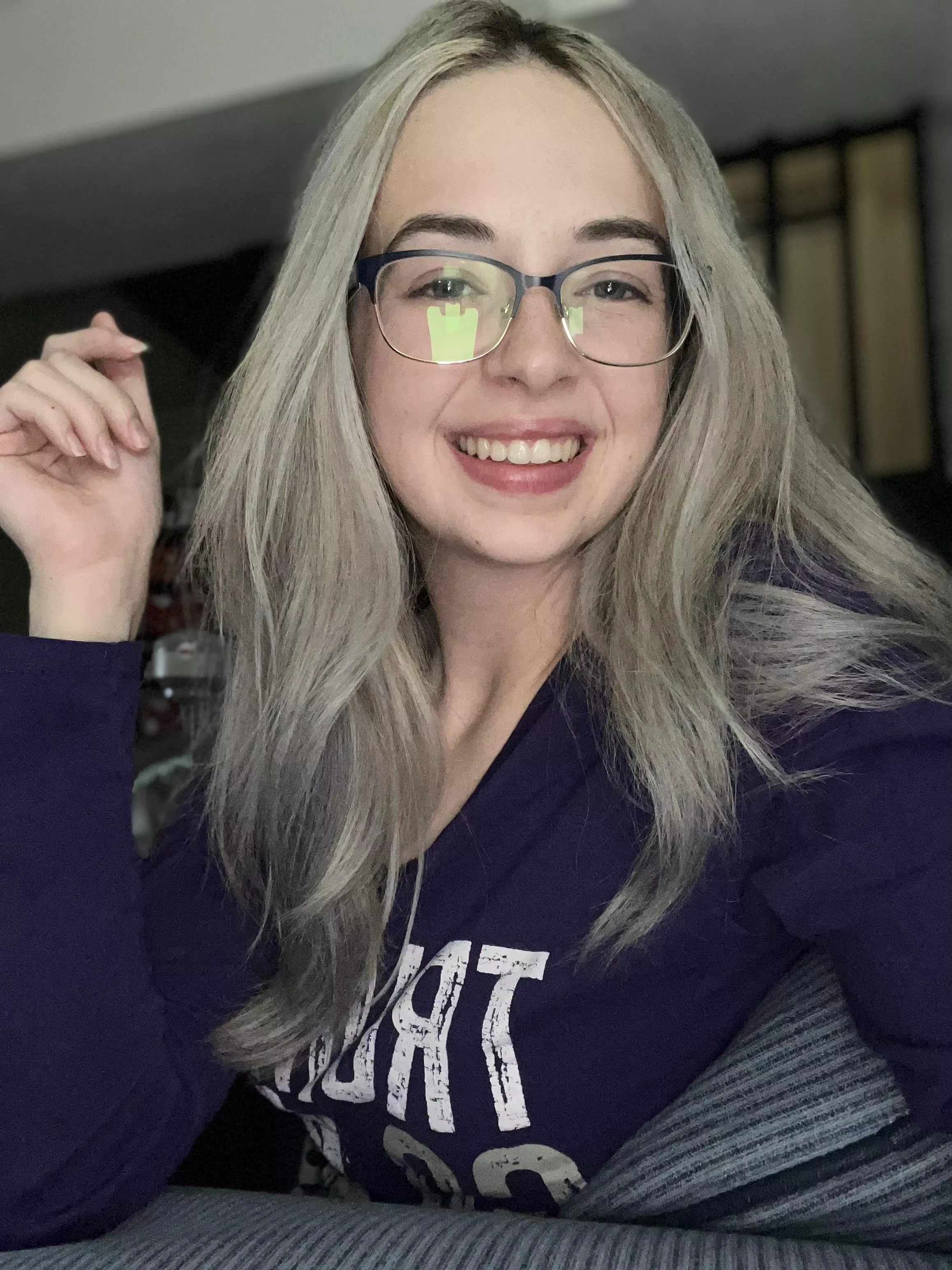 My glasses are actually breaking😢 posted by altVivi