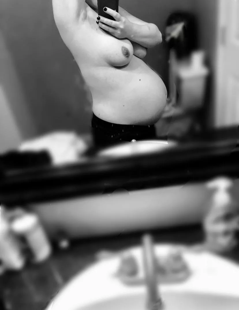 My growing bump💕 posted by Alternative_Slide_77