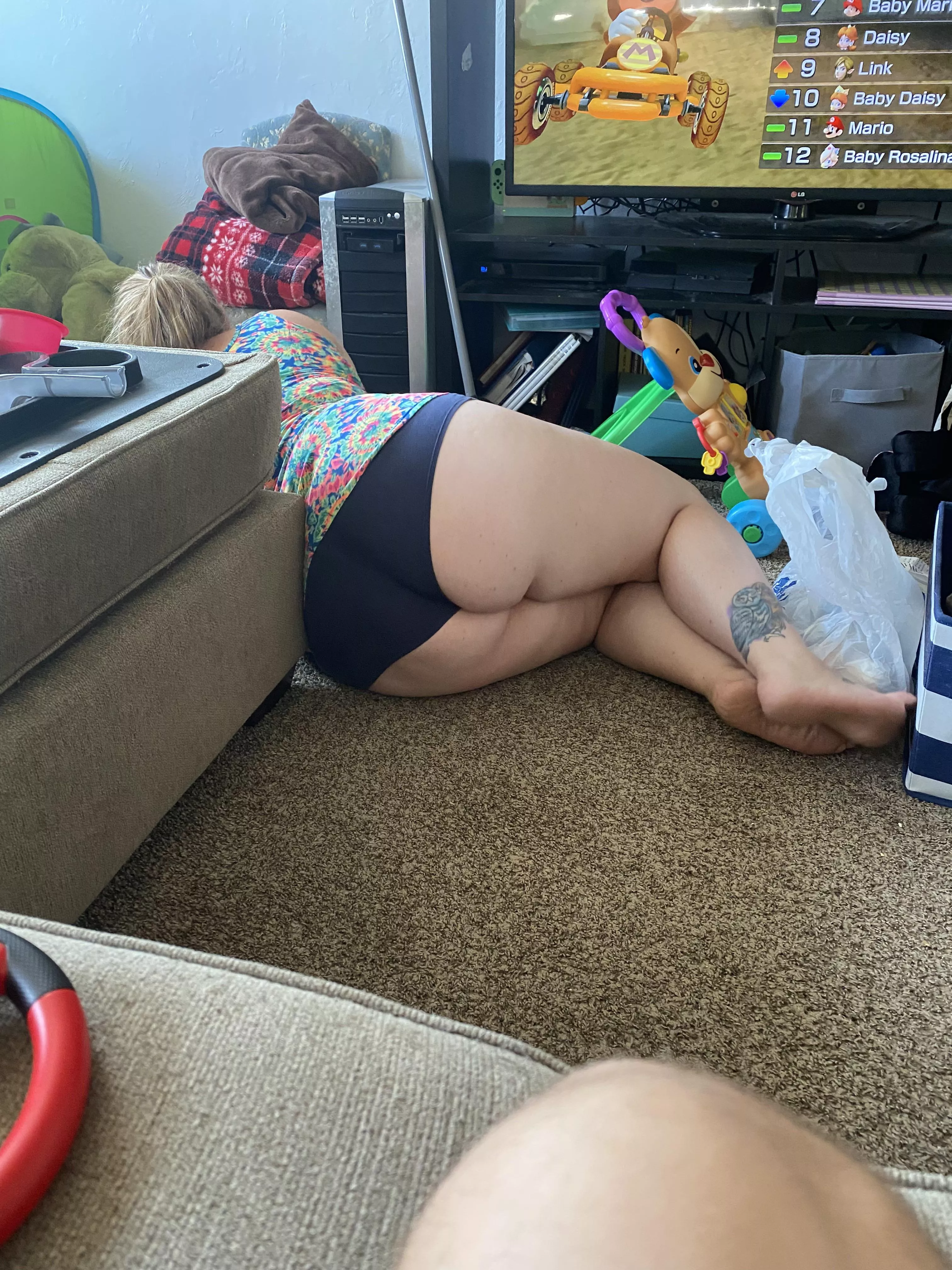 My husband likes to take candid photos of me when my ass is out posted by Macebaby223