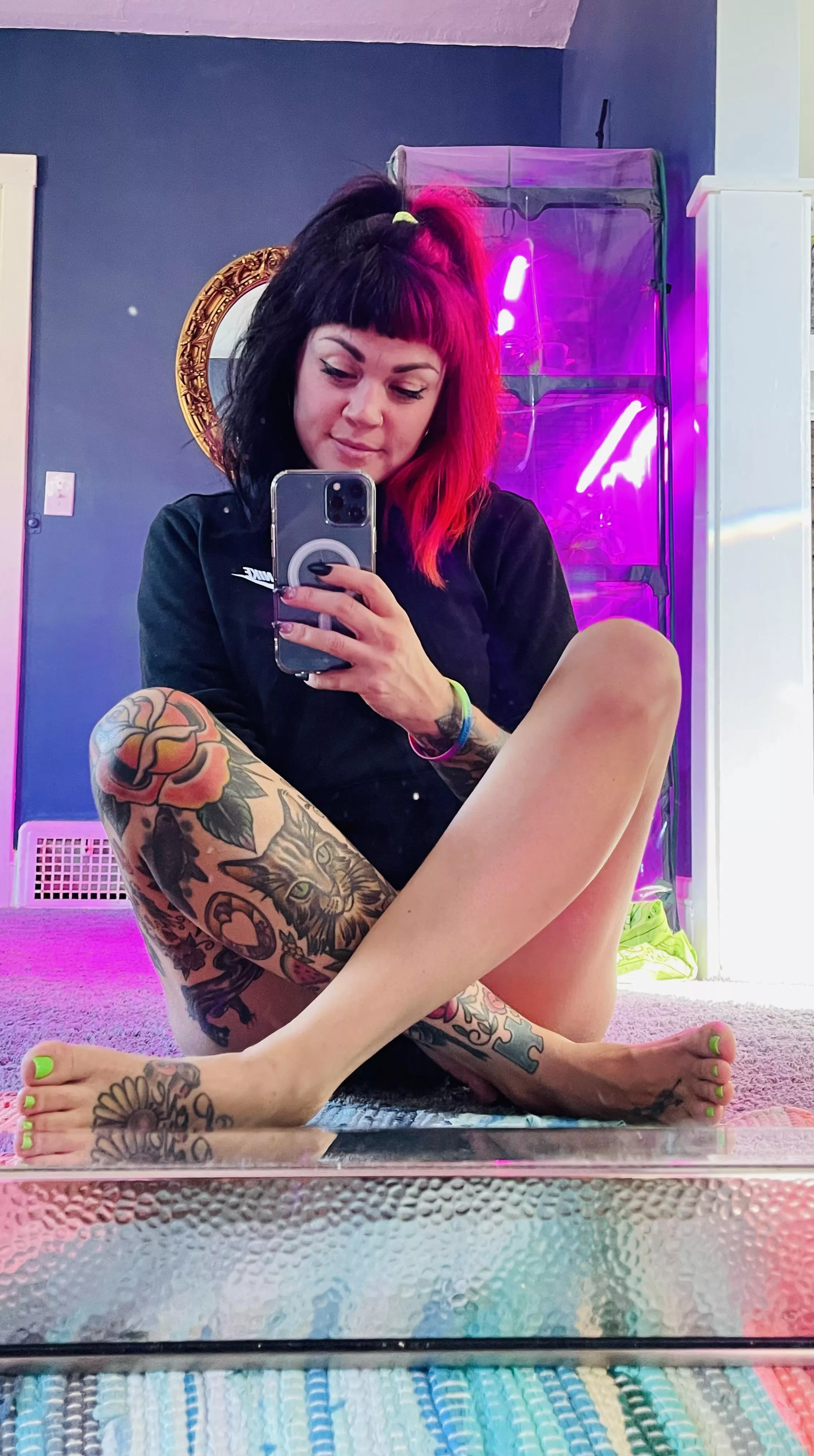 My little green toes🙆🏻‍♀️🙇🏻‍♀️ posted by TatsAndToess