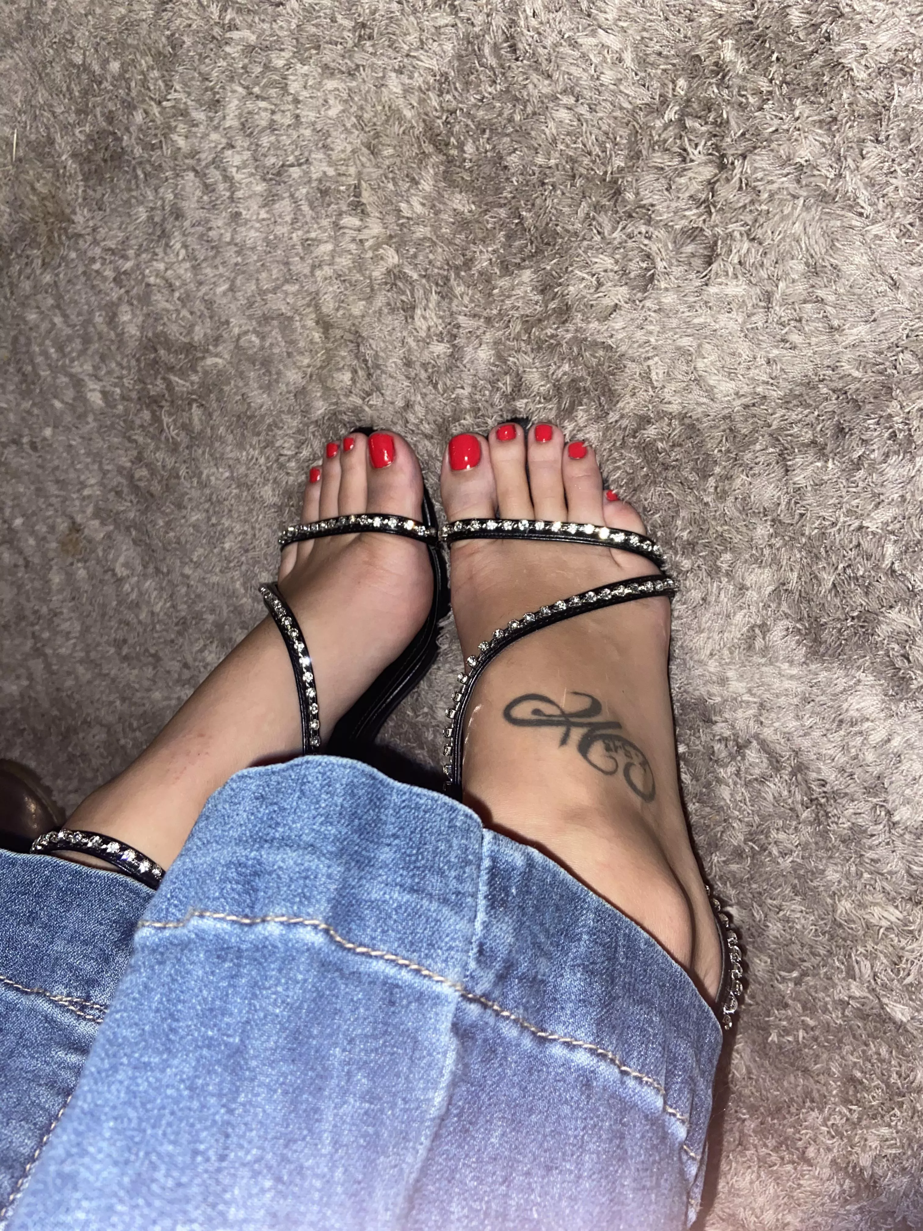 My momma always told me I have pretty feet. Could you guess my size? NSFW content posted by Yourpocketpornstar