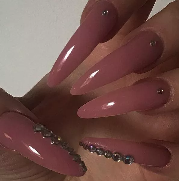 my nailsðŸ‘¸ðŸ¼ðŸ˜ˆðŸ¥° posted by charlotteventurax