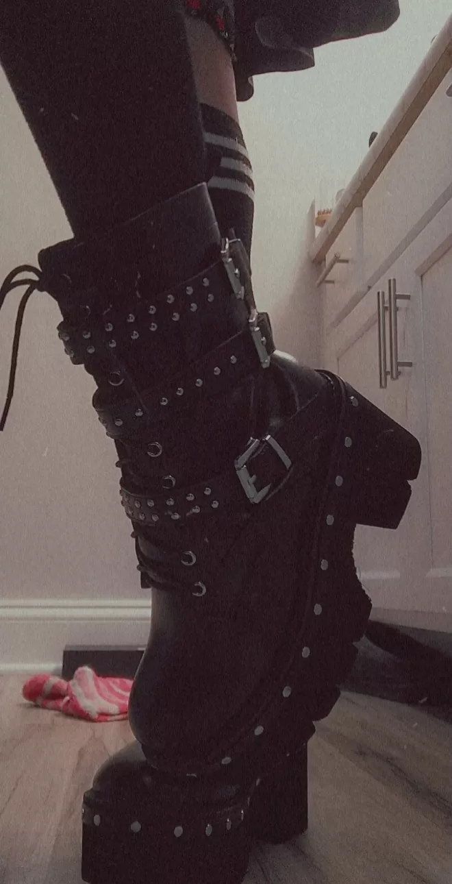 My new boots ðŸ¤­ posted by Storm_Temptress