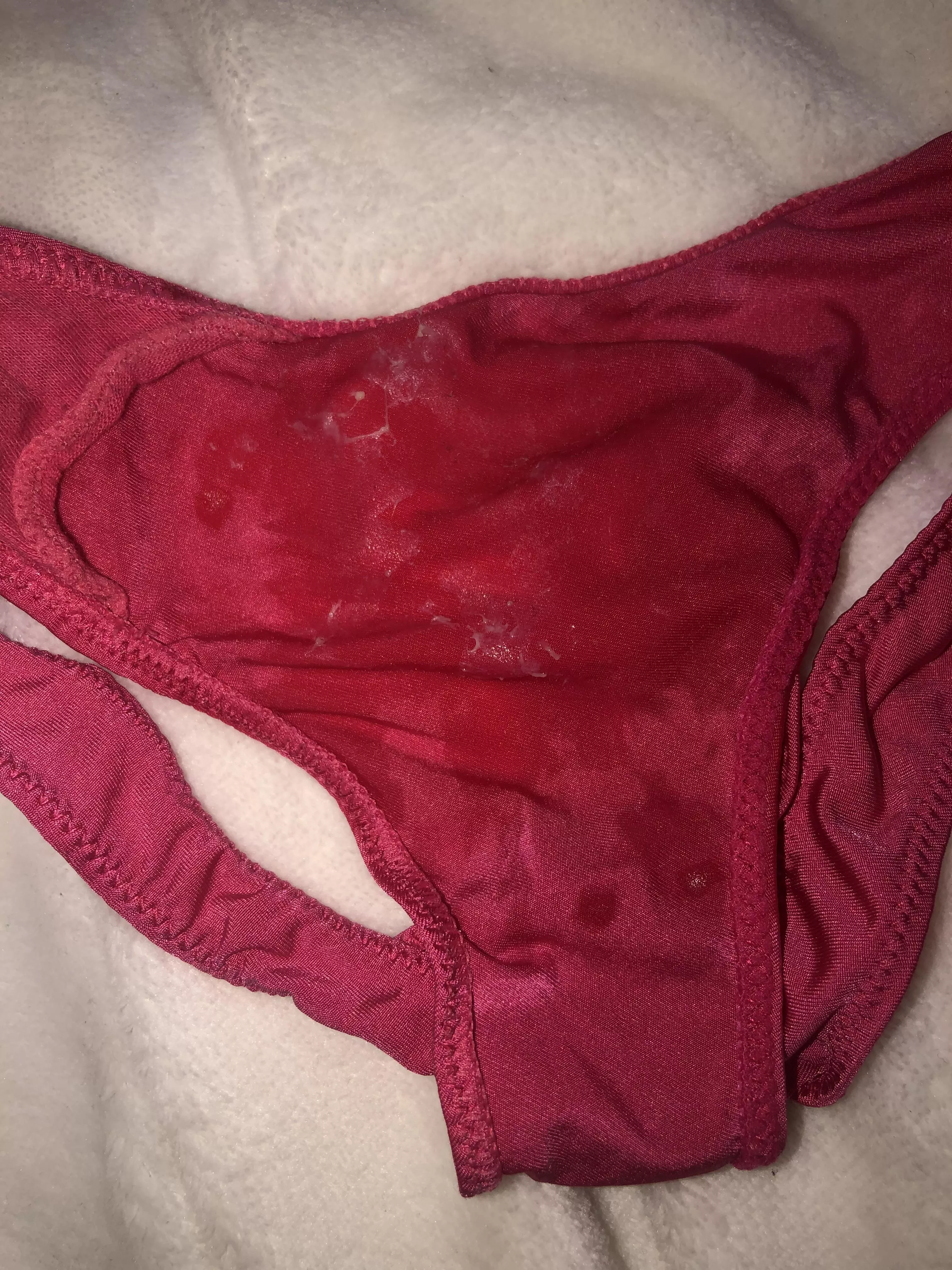 my panties after I pulled them out my pussy.. a bit wet posted by brendaa00